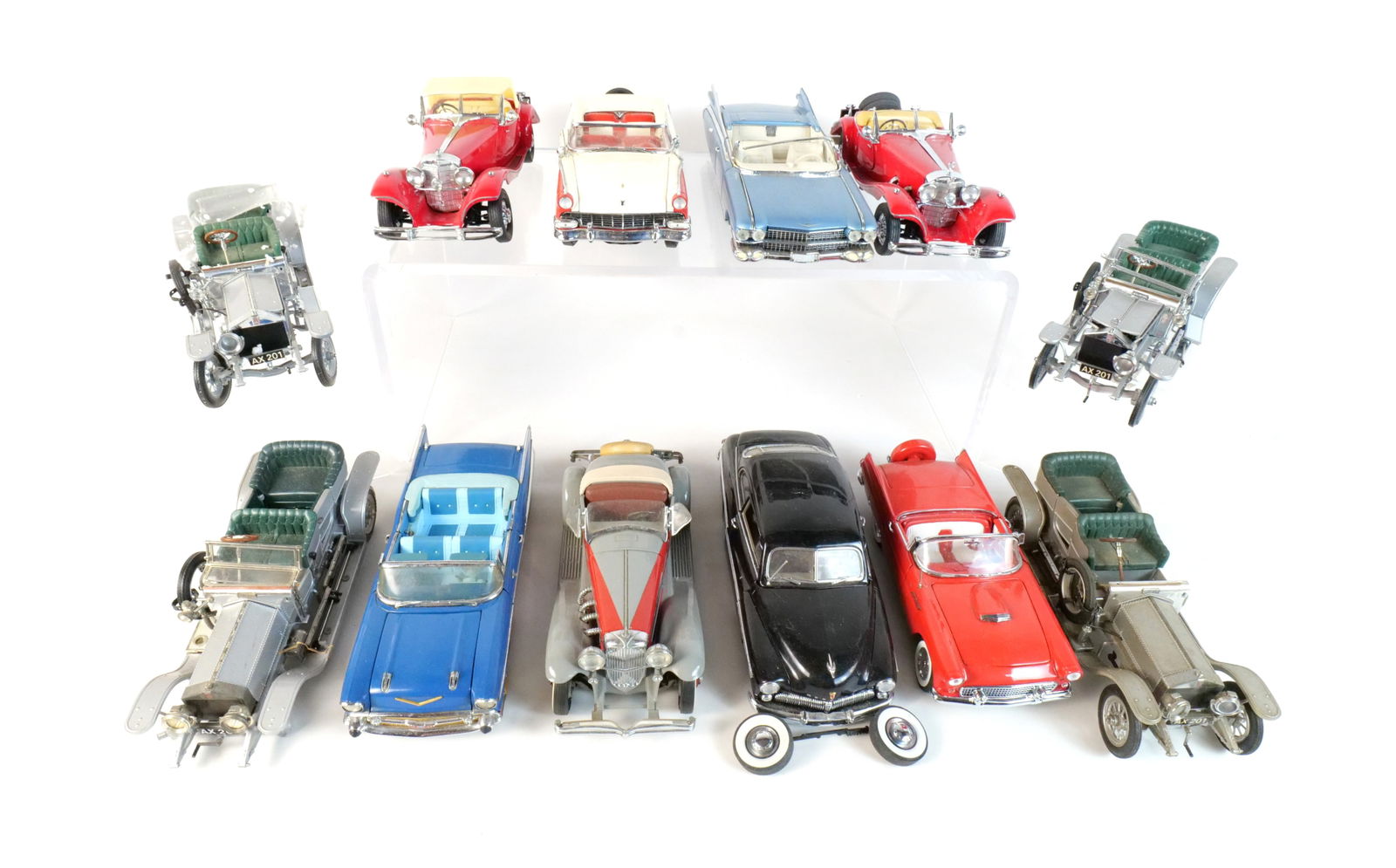Lot of 12 Assorted 1:24 Scale Diecast Cars (1 of 19)