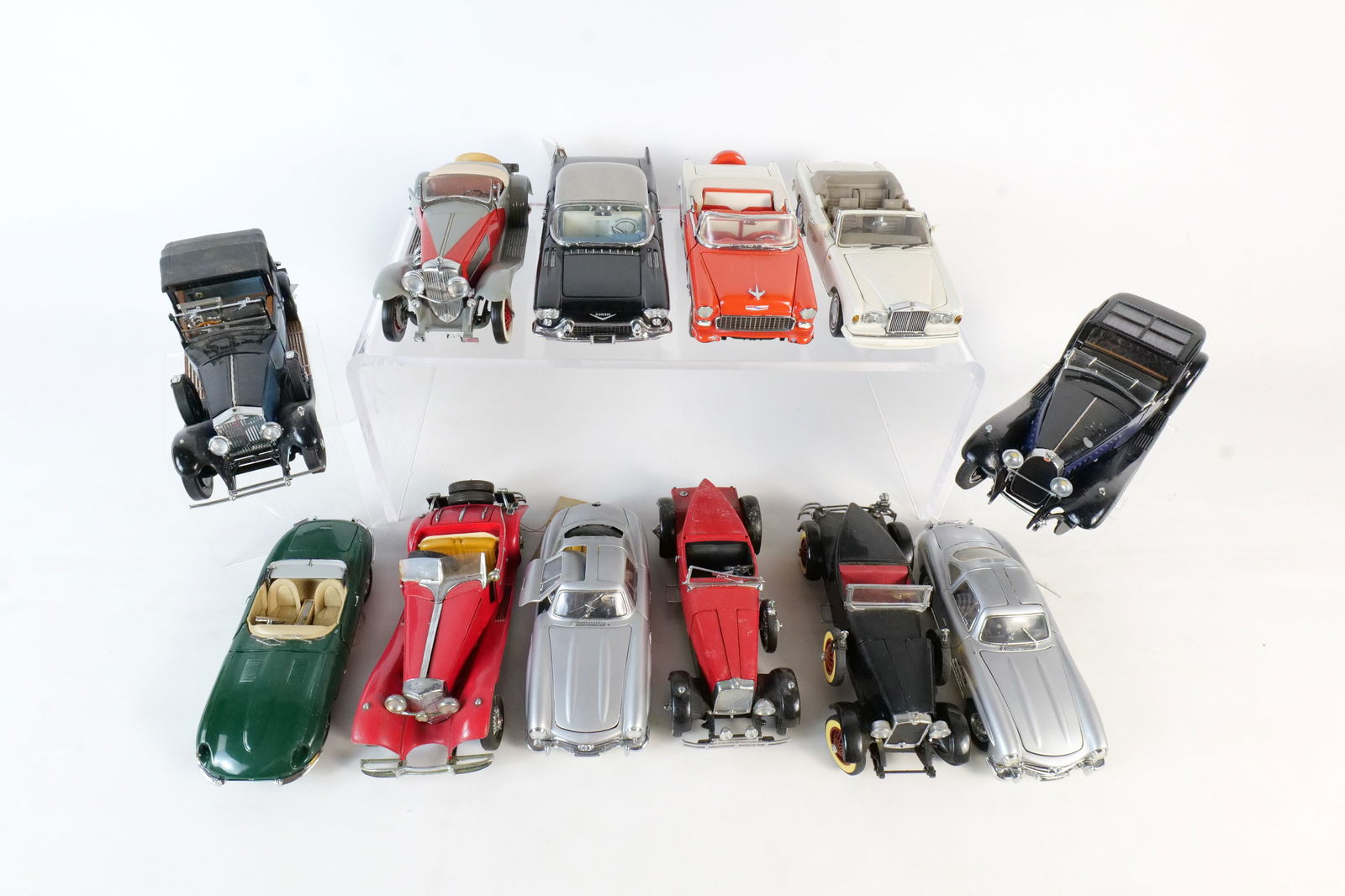 Lot of 12 Assorted 1:24 Scale Diecast Cars (1 of 15)