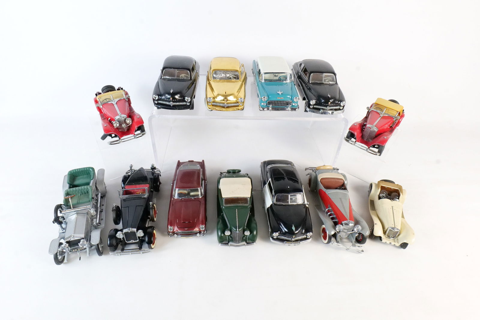 Lot of 12 Assorted 1:24 Scale Diecast Cars (1 of 19)