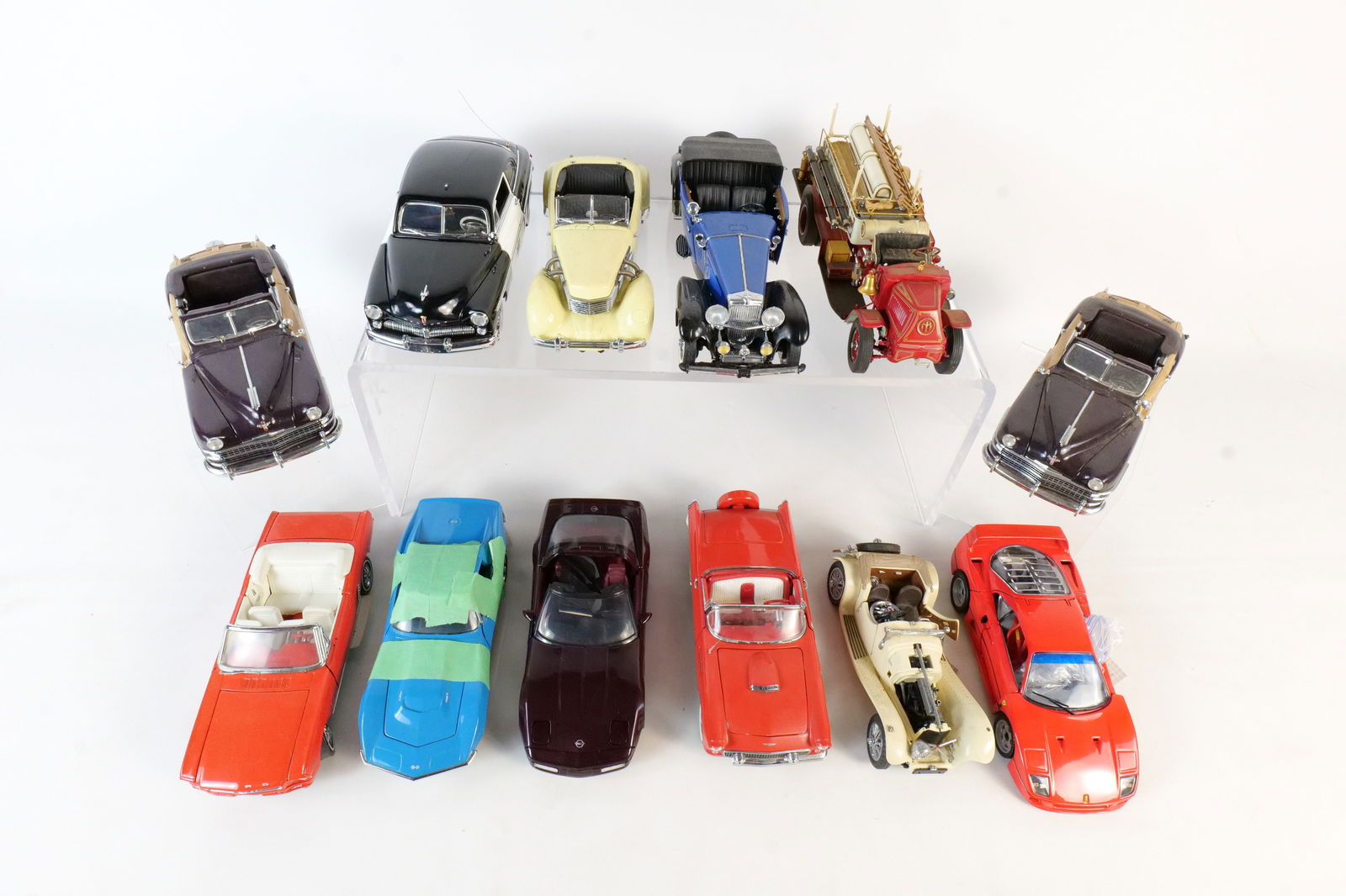 Lot of 12 Assorted 1:24 Scale Diecast Cars (1 of 19)
