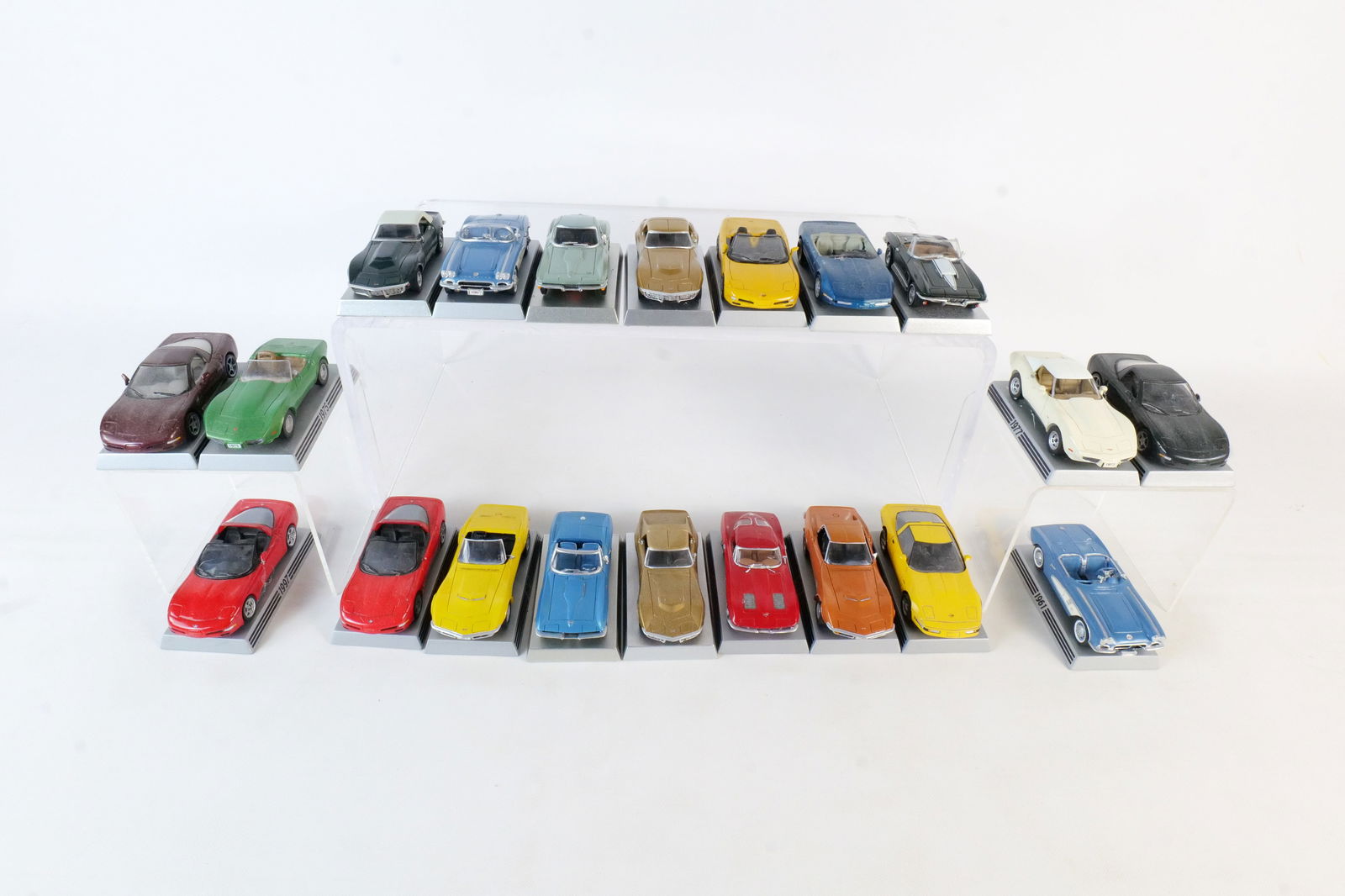 Lot of 20 Danbury Mint 1:43 Scale Diecast Corvette's: Lot of 20 Danbury Mint 1:43 Scale Diecast Corvette's. Including 1966, 1975, 1977, 1963, 2003, 1997 and More. Full Disclosure - Most Cars in this sale are AS-IS unless specified otherwise. They came fr
