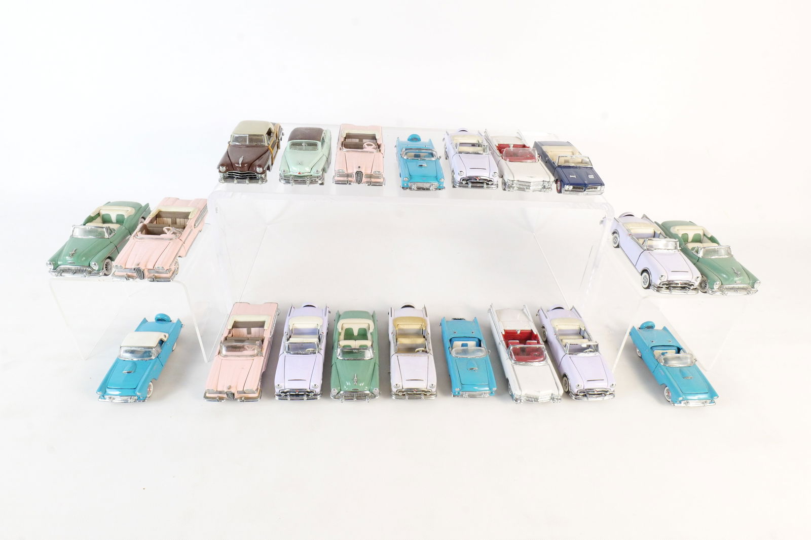 Lot of 20 Franklin Mint 1:43 Scale Diecast Cars: Lot of 20 Franklin Mint 1:43 Scale Diecast Cars. Including 1953 Packard Caribbean, 1950 Chrysler Town & Country, 1953 Buick Skylark, 1956 Ford Thunderbird, 1958 Edsel Citation and More. Full Disclosur