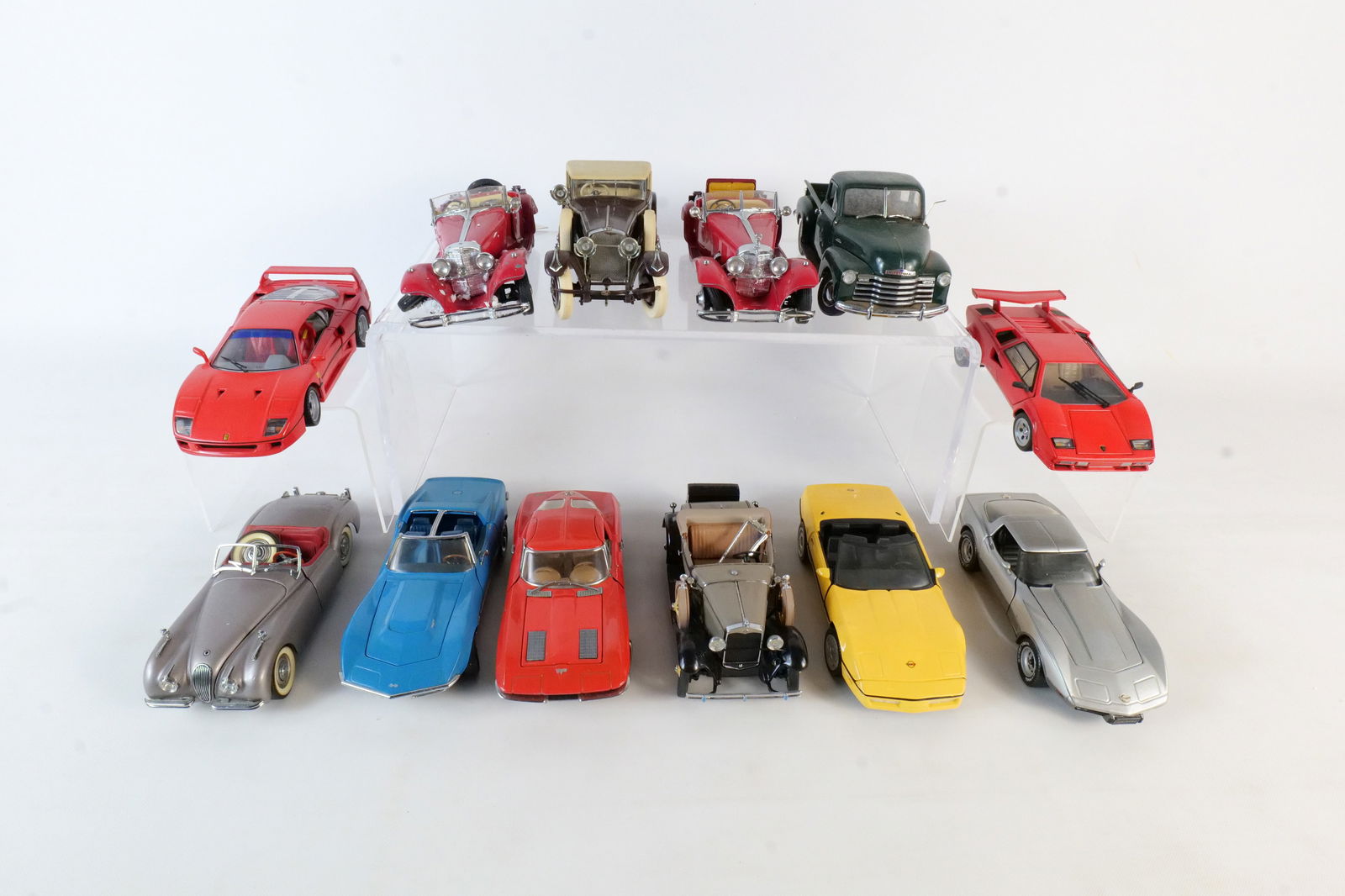 Lot of 12 Assorted 1:24 Scale Diecast Cars (1 of 19)