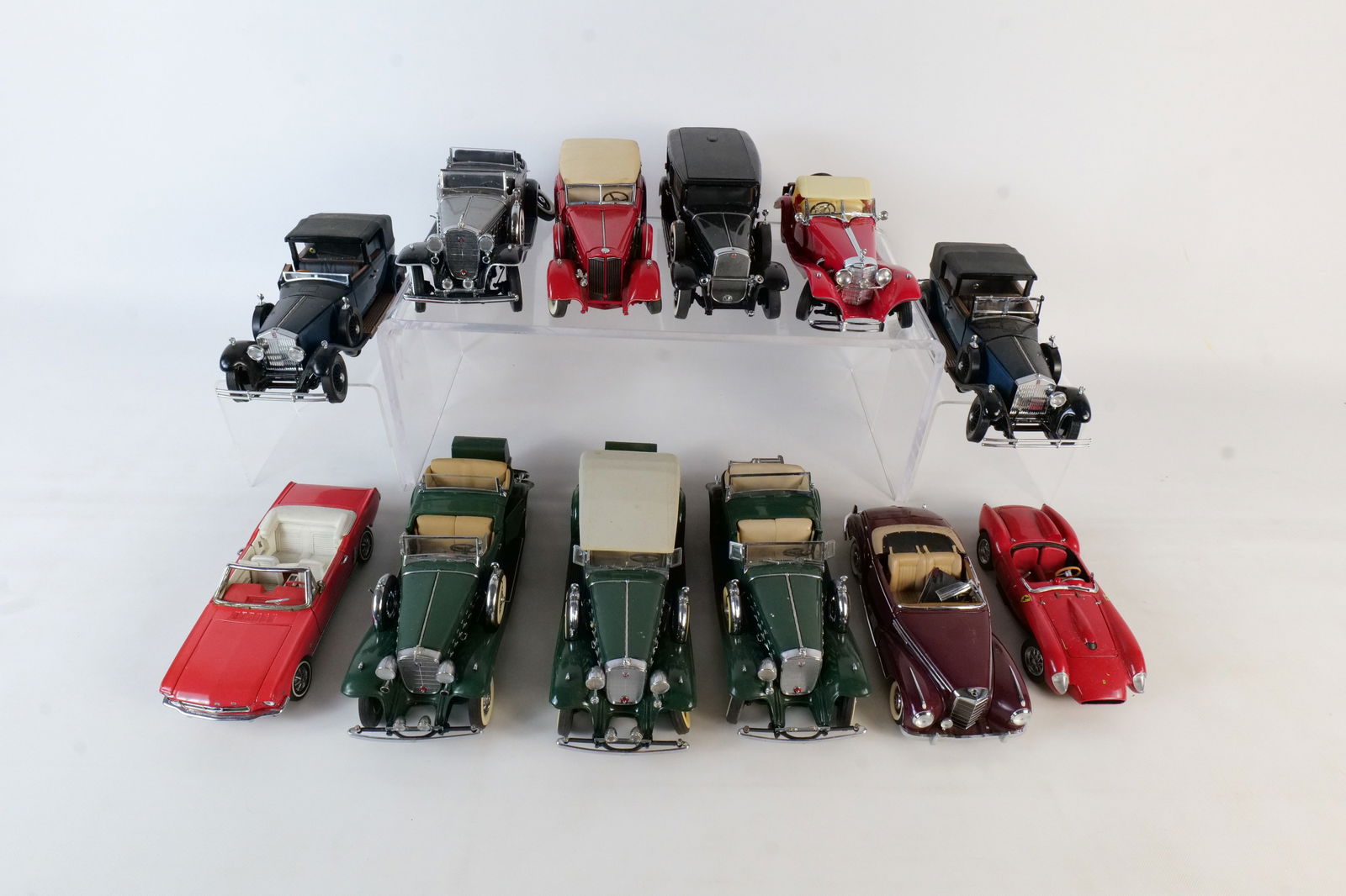 Lot of 12 Assorted 1:24 Scale Diecast Cars: Lot of 12 Assorted 1:24 Scale Diecast Cars. Mostly Franklin and Danbury Mint. Including 1957 Mercedes Benz 300 SC, Mercedes 500 K Special Roadster, 1934 Packard, 1929 Rolls Royce Phantom I, and More.