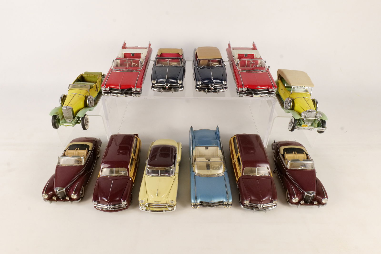 Lot of 12 Assorted 1:24 Scale Diecast Cars: Lot of 12 Assorted 1:24 Scale Diecast Cars. Mostly Franklin and Danbury Mint. Including 1957 Mercedes Benz 300 SC, 1930 Duesenberg, 1959 Cadillac, 1959 Cadillac Eldorado, 1949 Ford Woody Wagon, and Mo