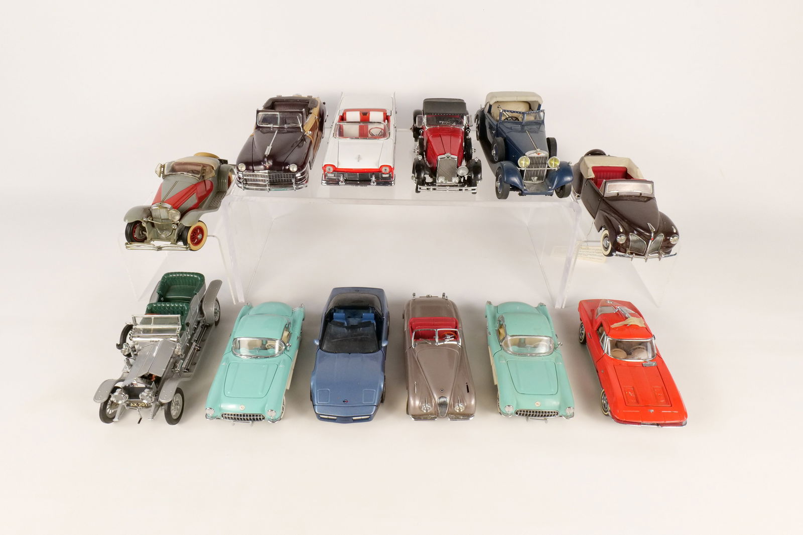 Lot of 12 Assorted 1:24 Scale Diecast Cars (1 of 14)