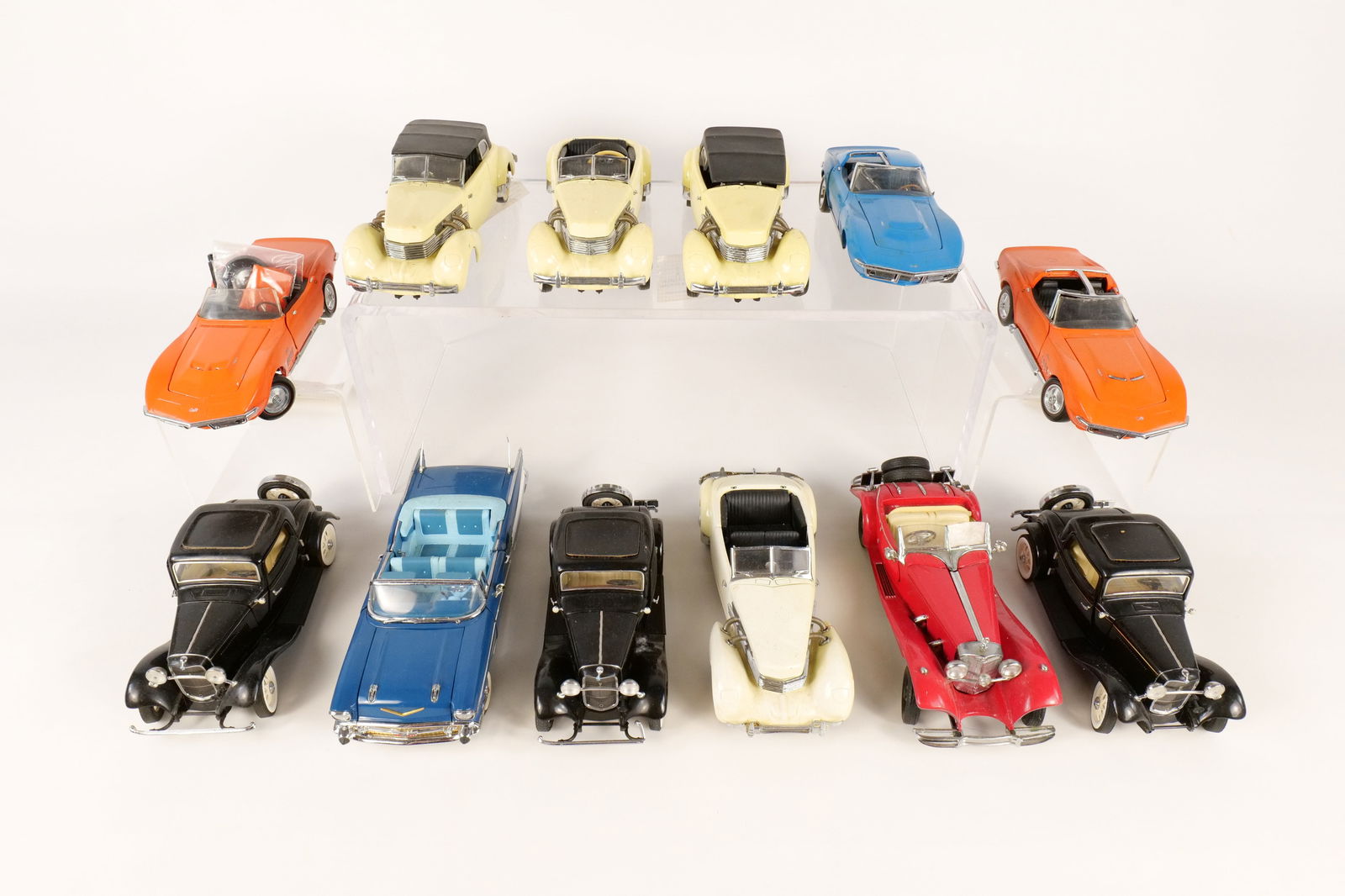 Lot of 12 Assorted 1:24 Scale Diecast Cars: Lot of 12 Assorted 1:24 Scale Diecast Cars. Mostly Franklin and Danbury Mint. Including 1969 Corvette, 1932 Ford Deuce Coupe, 1935 Mercedes Roadster, and More. Full Disclosure - Most Cars in this sale
