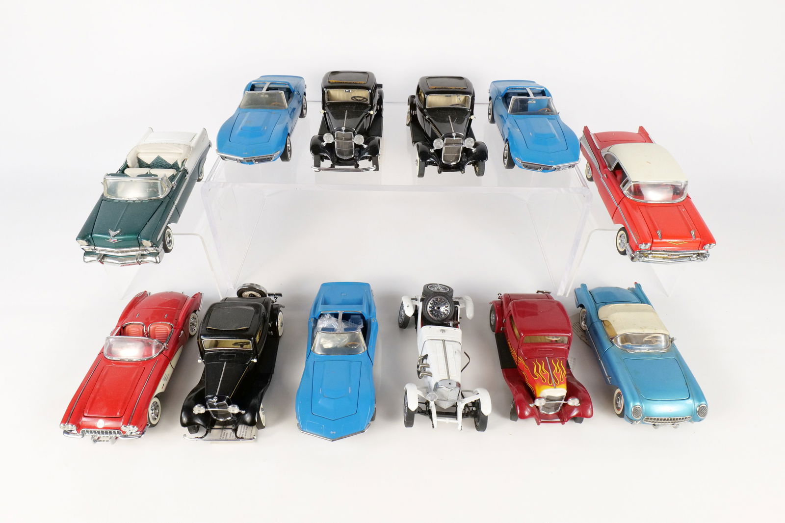 Lot of 12 Assorted 1:24 Scale Diecast Cars: Lot of 12 Assorted 1:24 Scale Diecast Cars. Mostly Franklin and Danbury Mint. Including 1931 Mercedes Benz, 1932 Ford Deuce Coupe Hot Rod, 1955 Corvette, 1968 Corvette and More. Full Disclosure - Most