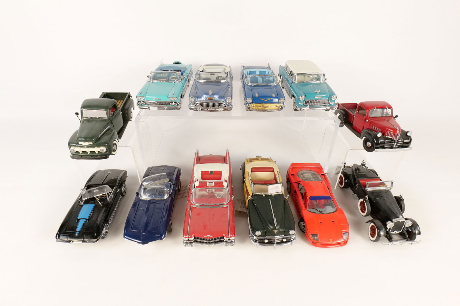 Lot of 12 Assorted 1:24 Scale Diecast Cars (1 of 19)