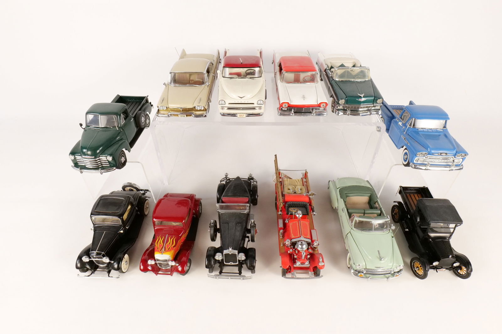 Lot of 12 Assorted 1:24 Scale Diecast Cars: Lot of 12 Assorted 1:24 Scale Diecast Cars. Mostly Franklin and Danbury Mint. Including 1950 Chevy Style line Deluxe, 1958 Chevy Apache Pickup, 1932 Ford Deuce Coupe, 1922 Ahrens Fox, 1932 Deuce Coupe