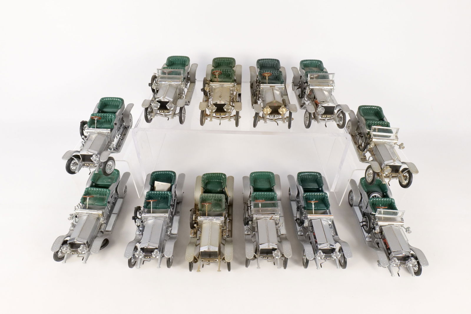 Lot of 12 Franklin Mint 1907 Rolls Royce Ghost Diecast 1:24 Scale Cars: Lot of 12 Franklin Mint 1907 Rolls Royce Ghost Diecast 1:24 Scale Cars. Full Disclosure - Most Cars in this sale are AS-IS unless specified otherwise. They came from a hoarding situation at an estate.