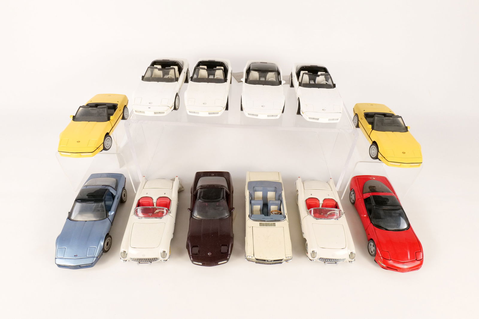 Lot of 12 Assorted 1:24 Scale Diecast Cars (1 of 19)