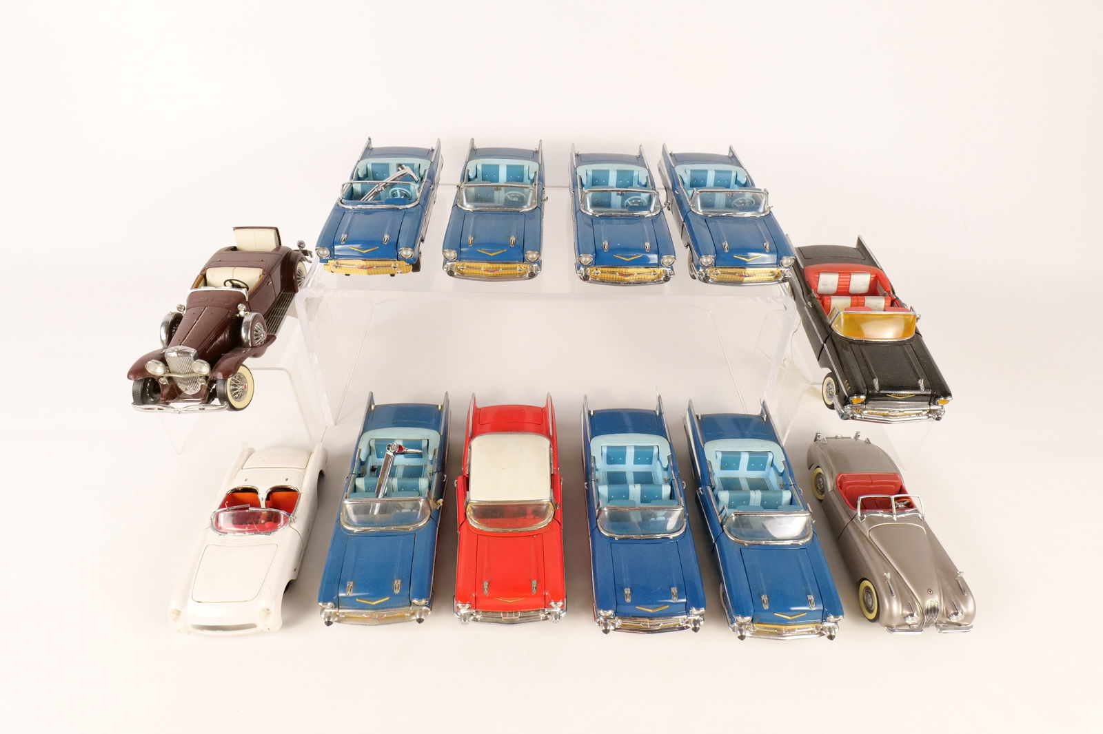 Lot of 12 Assorted 1:24 Scale Diecast Cars (1 of 19)