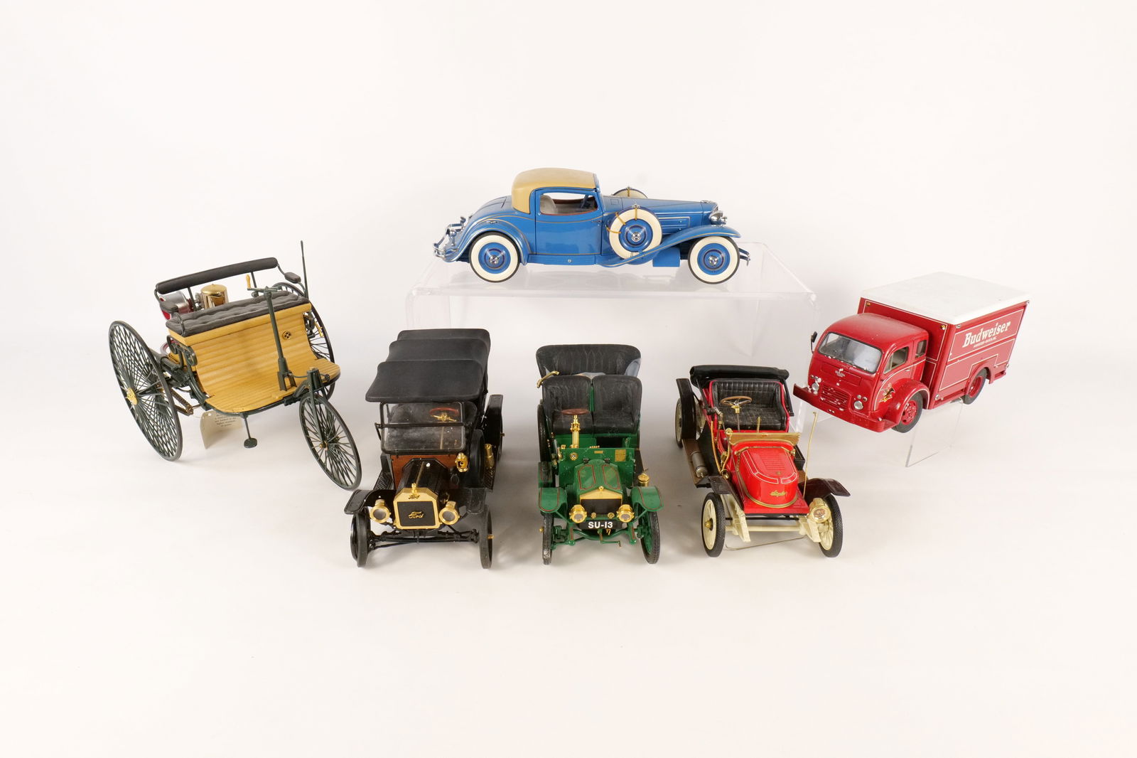 Lot of 6 Mixed Scale Franklin and Danbury Mint Cars: Lot of 6 Mixed Scale Franklin and Danbury Mint Cars. Including 1905 Rolls Royce 1:16 Scale, 1911 Stanley Steamer 1:16 Scale, 1955 Budweiser Delivery Truck, 1886 Benz 1:8 Scale and More. Full Disclosur