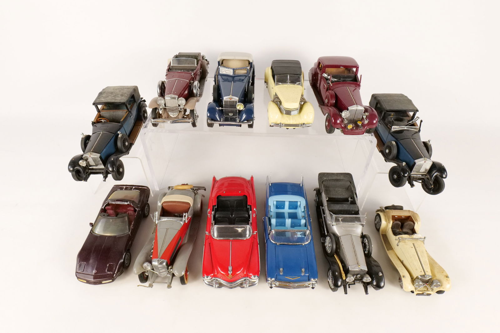 Lot of 12 Assorted 1:24 Scale Diecast Cars (1 of 19)