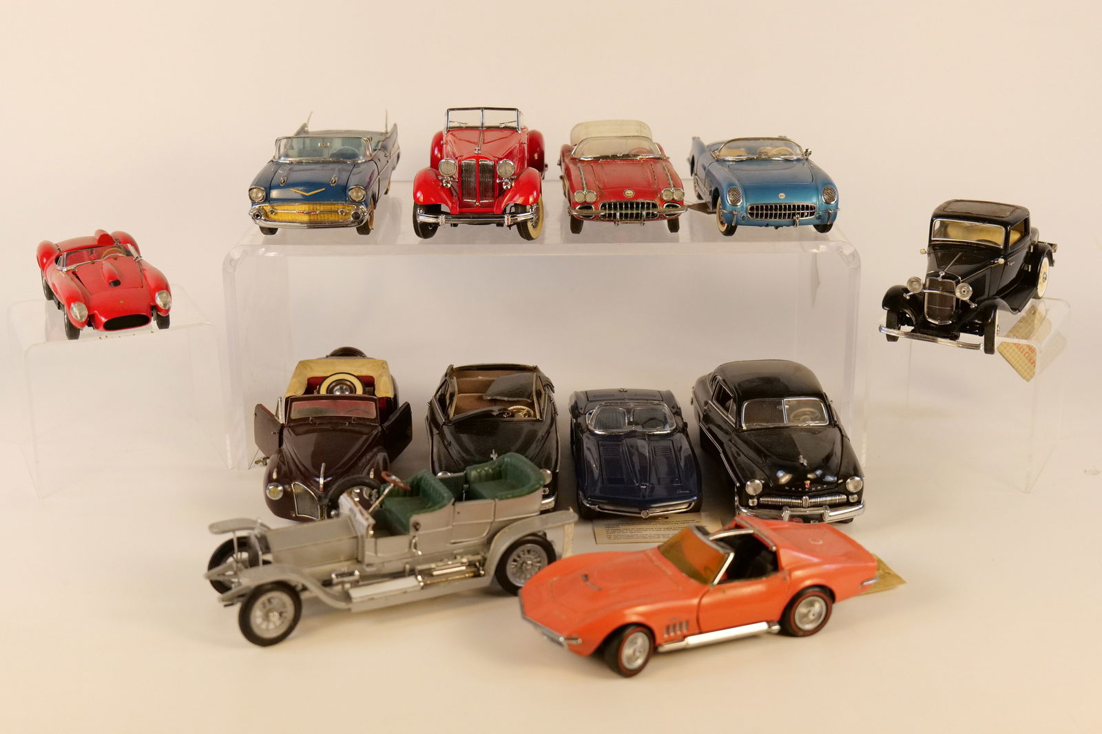 Lot of 12 Assorted 1:24 Scale Diecast Cars (1 of 17)