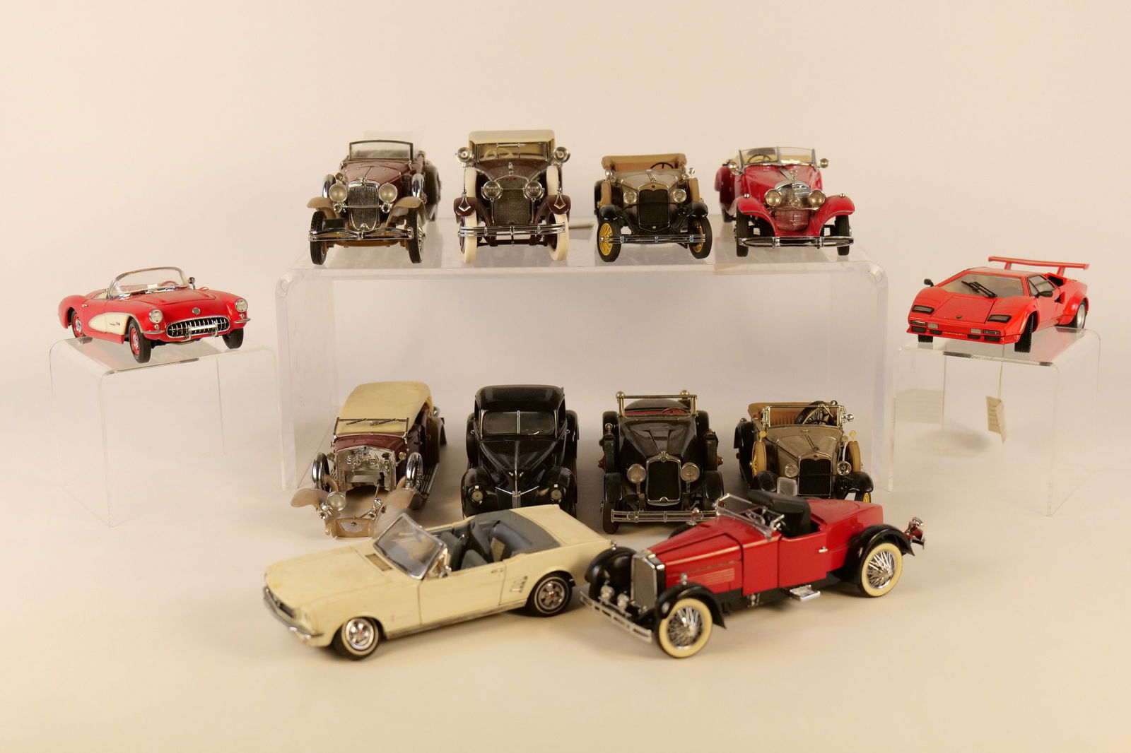 Lot of 12 Assorted 1:24 Scale Diecast Cars: Lot of 12 Assorted 1:24 Scale Diecast Cars. Mostly Franklin and Danbury Mint. Including 1928 Stutz Blackhawk Speedster, Lamborghini Countach, 1966 Ford Mustang, 1935 Mercedes 500K Roadster, 1957 Chevy