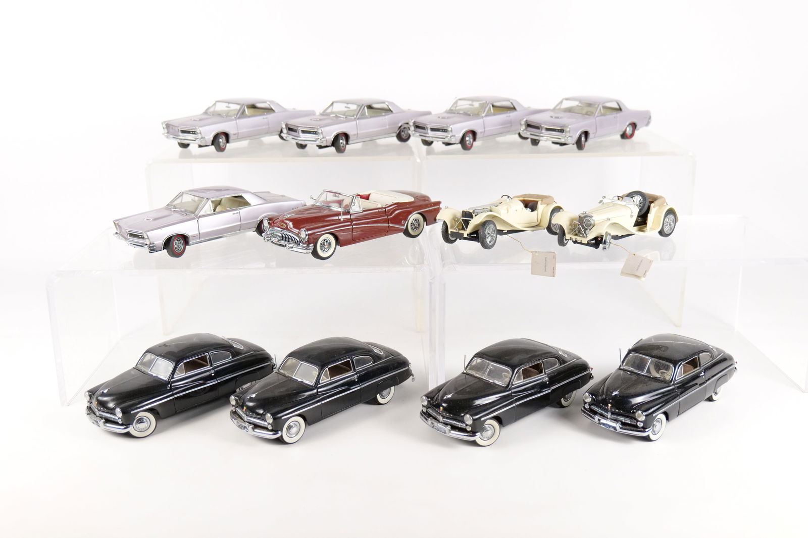 Lot of 12 Assorted 1:24 Scale Diecast Cars (1 of 16)
