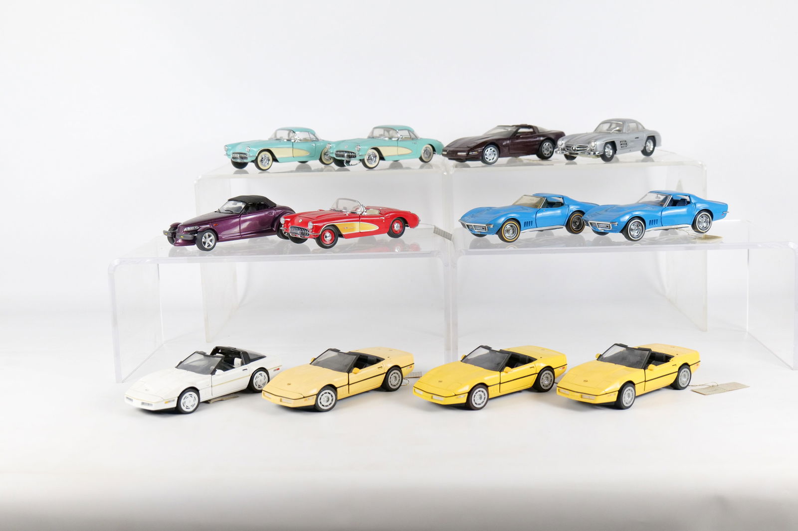 Lot of 12 Assorted 1:24 Scale Diecast Cars (1 of 17)