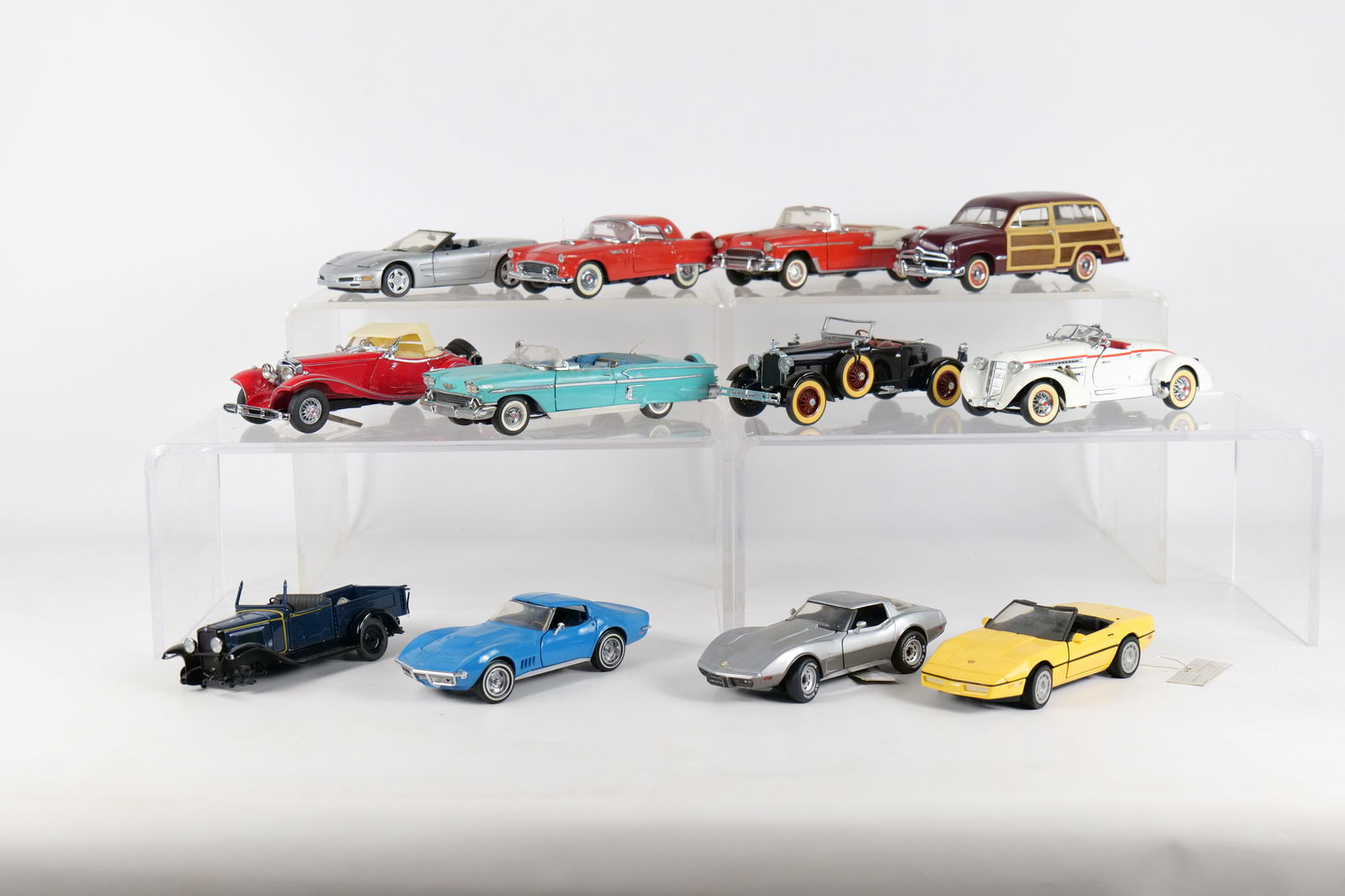 Lot of 12 Assorted 1:24 Scale Diecast Cars (1 of 17)