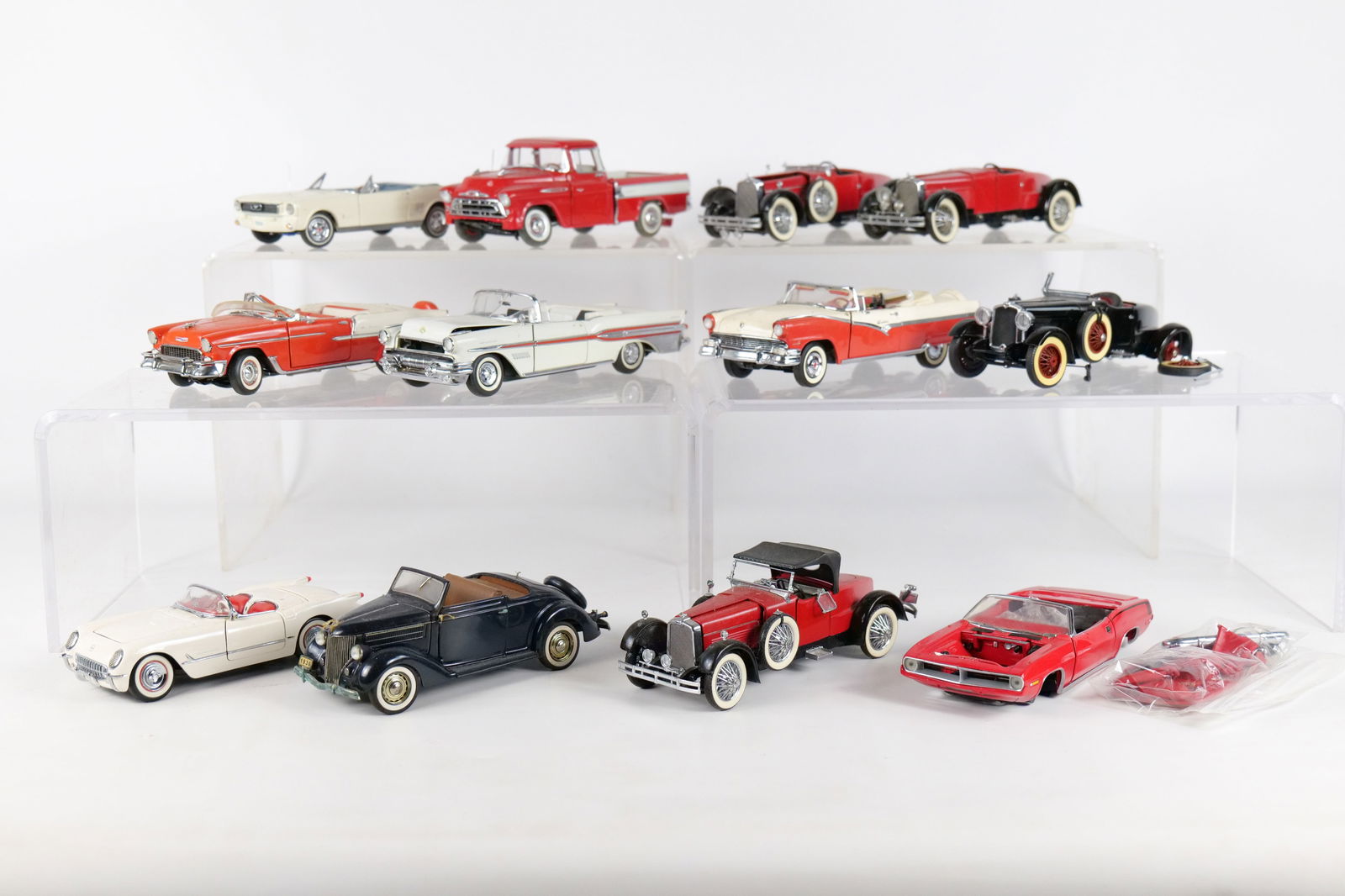 Lot of 12 Assorted 1:24 Scale Diecast Cars (1 of 17)