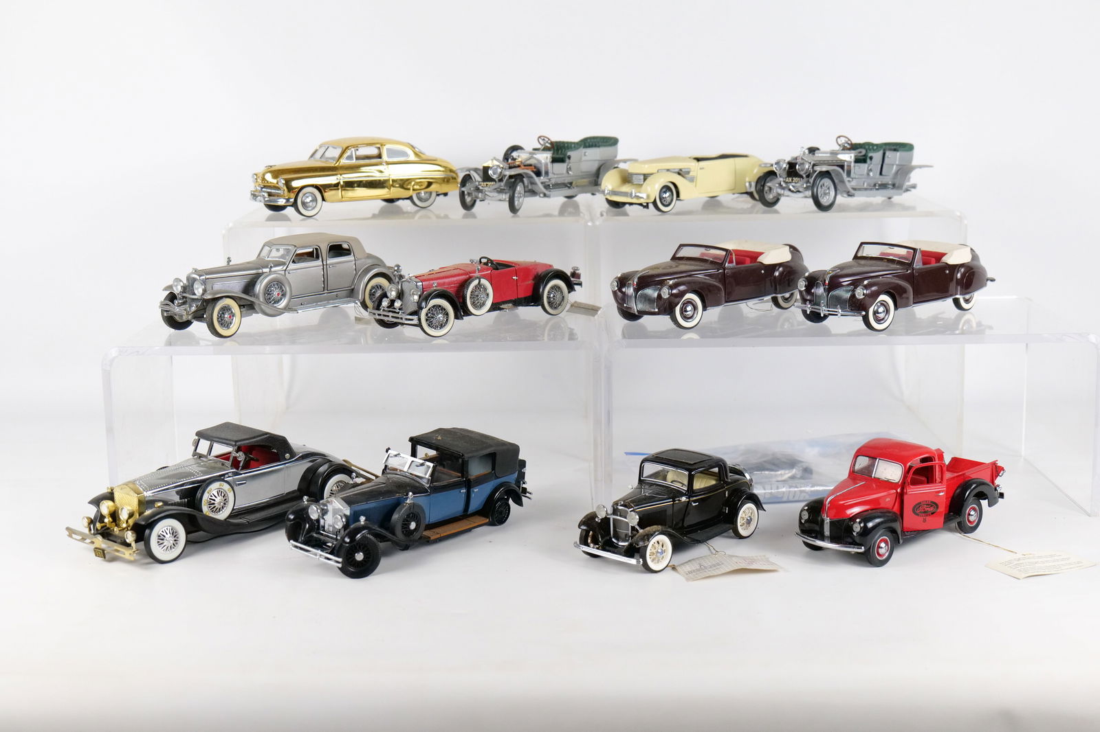 Lot of 12 Assorted 1:24 Scale Diecast Cars (1 of 17)