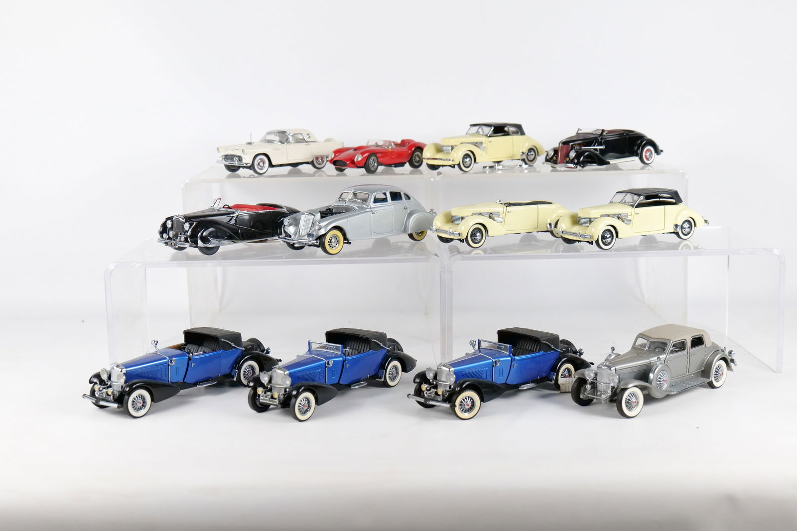 Lot of 12 Assorted 1:24 Scale Diecast Cars (1 of 17)