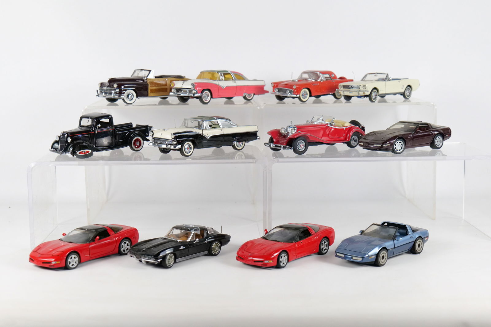 Lot of 12 Assorted 1:24 Scale Diecast Cars (1 of 17)