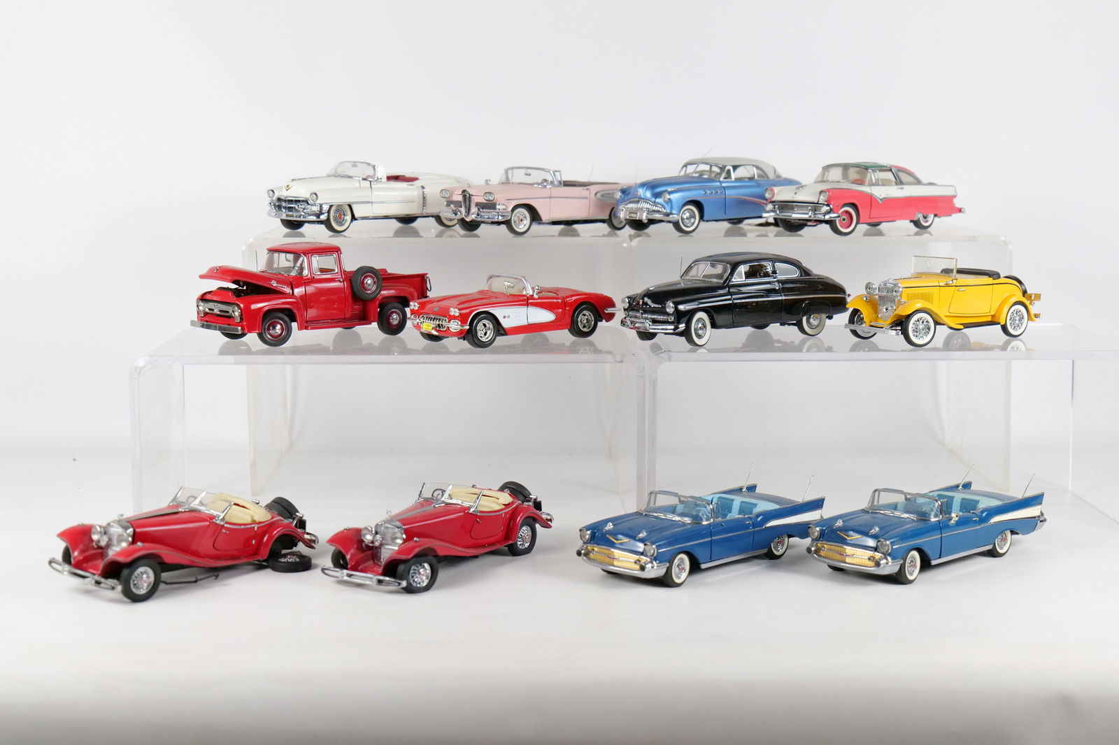 Lot of 12 Assorted 1:24 Scale Diecast Cars (1 of 17)