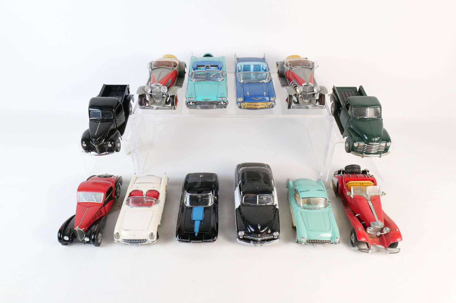 Lot of 12 Assorted 1:24 Scale Diecast Cars (1 of 17)