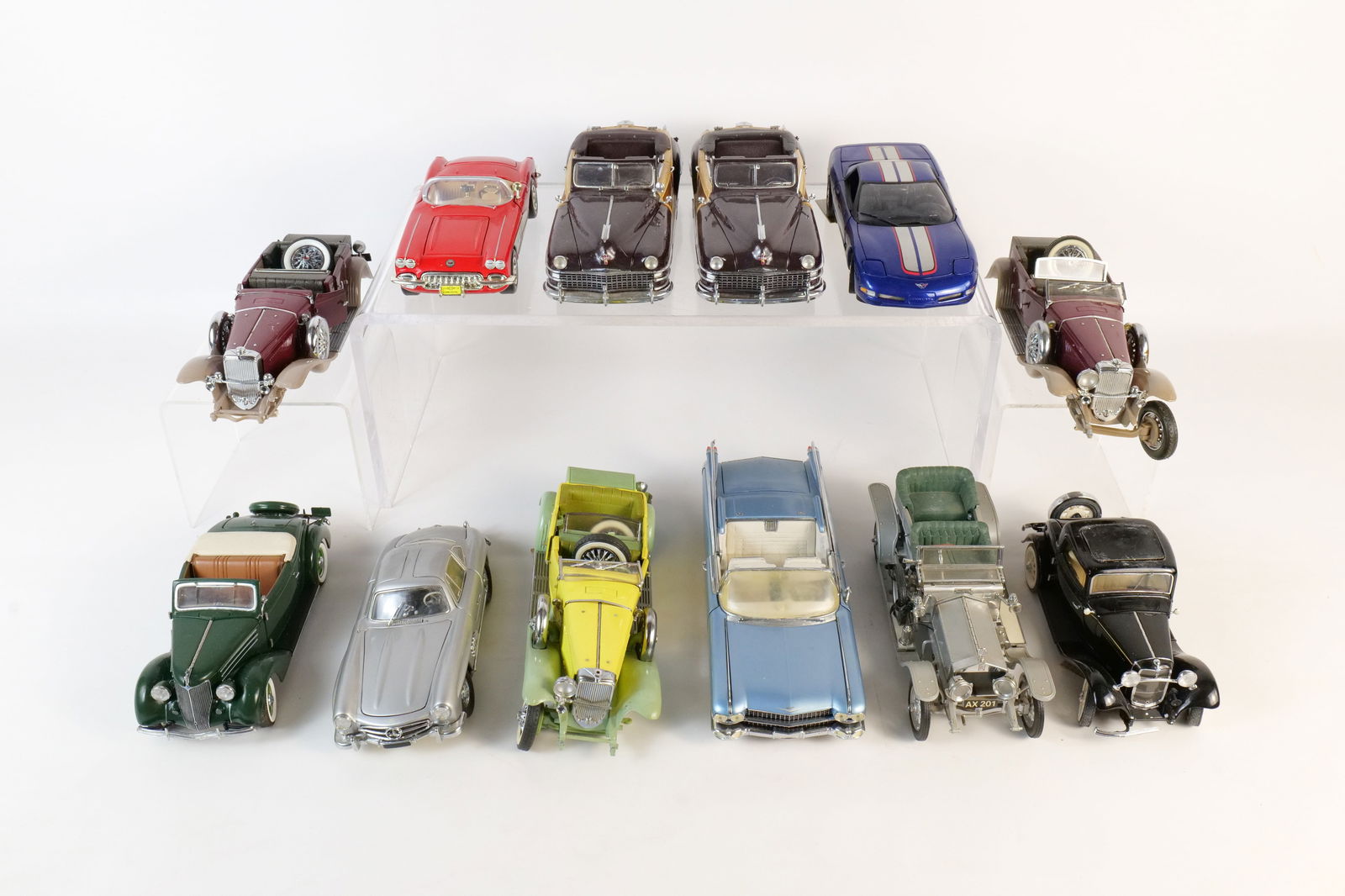 Lot of 12 Assorted 1:24 Scale Diecast Cars (1 of 17)