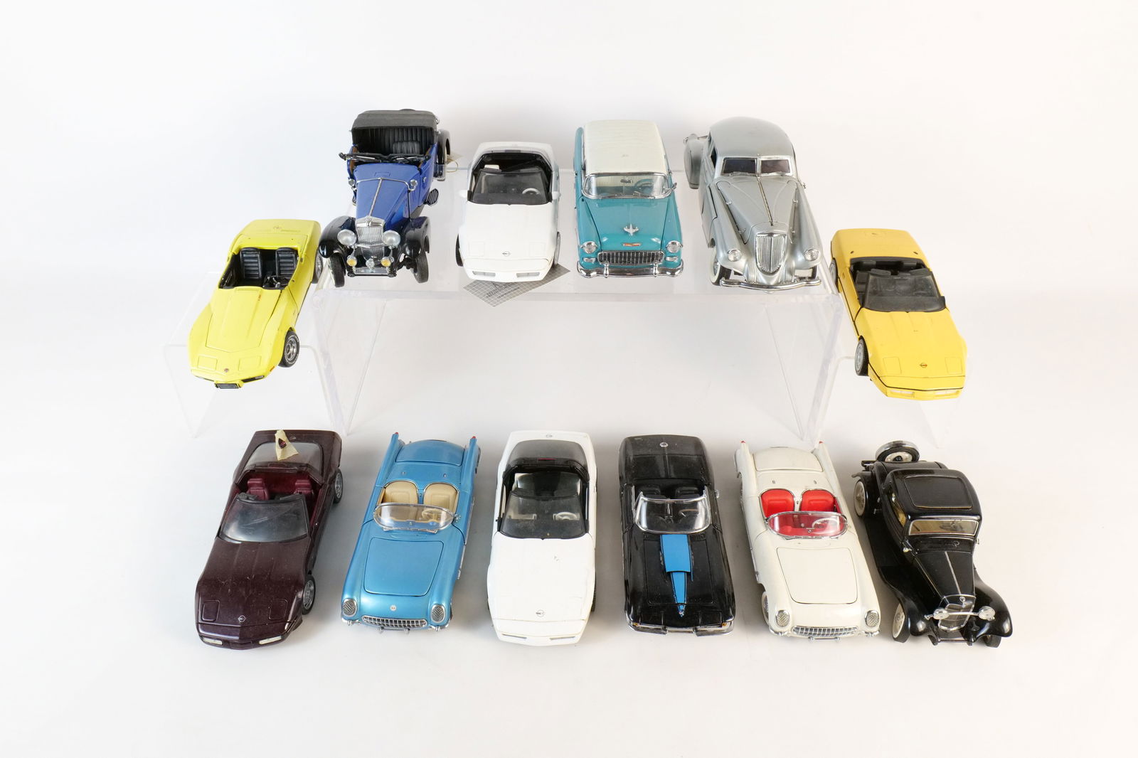 Lot of 12 Assorted 1:24 Scale Diecast Cars (1 of 17)