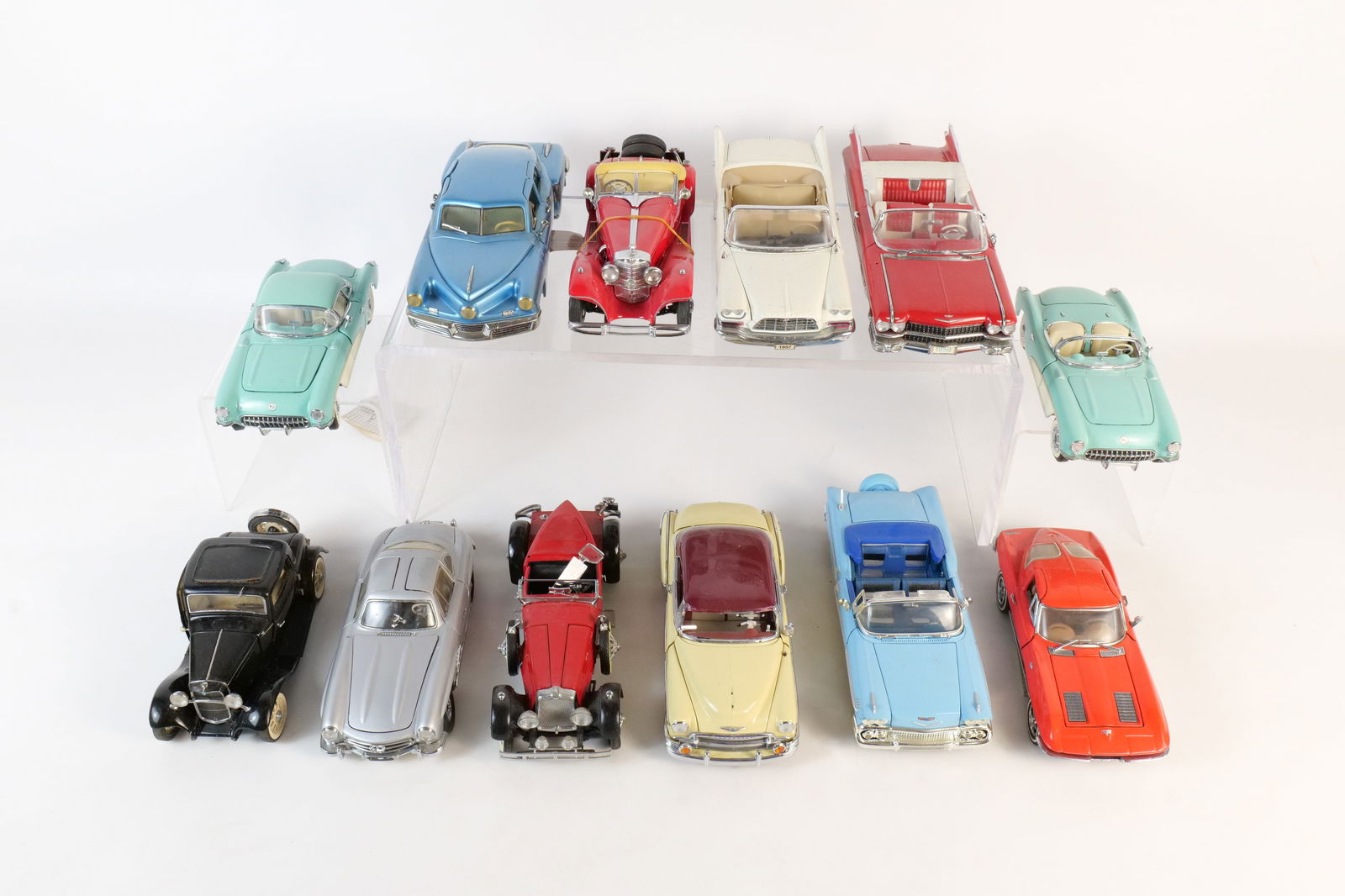 Lot of 12 Assorted 1:24 Scale Diecast Cars (1 of 17)