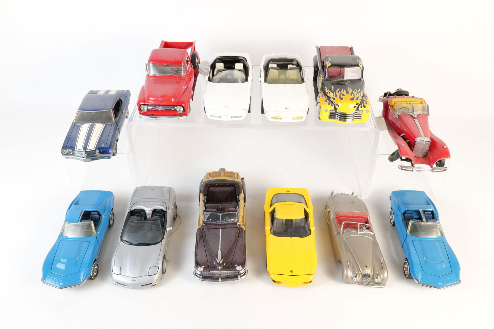 Lot of 12 Assorted 1:24 Scale Diecast Cars (1 of 17)