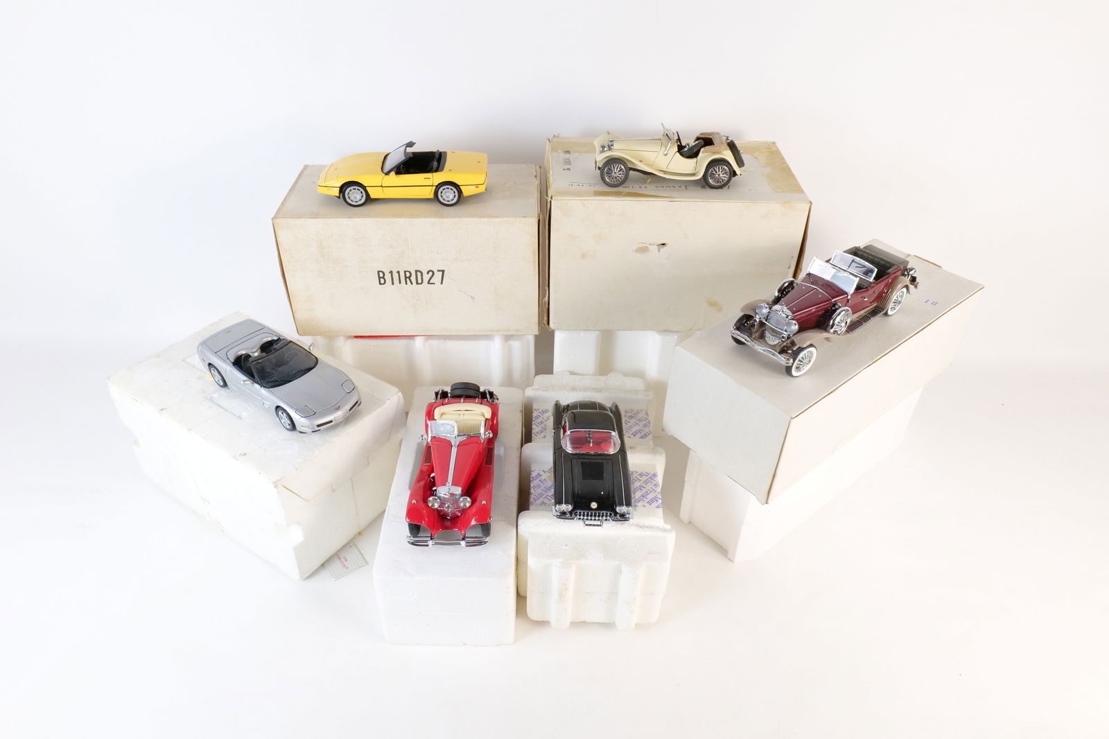 Lot of 6 Franklin Mint 1:24 Scale Diecast Cars: Lot of 6 Franklin Mint 1:24 Scale Diecast Cars. Including 1986 Corvette, Mercedes 500K Special Roadster, 1988 Corvette, 1938 Jaguar SS100, 1949 Ford Woody Wagon, VW Millennium New Beetle. Full Disclos
