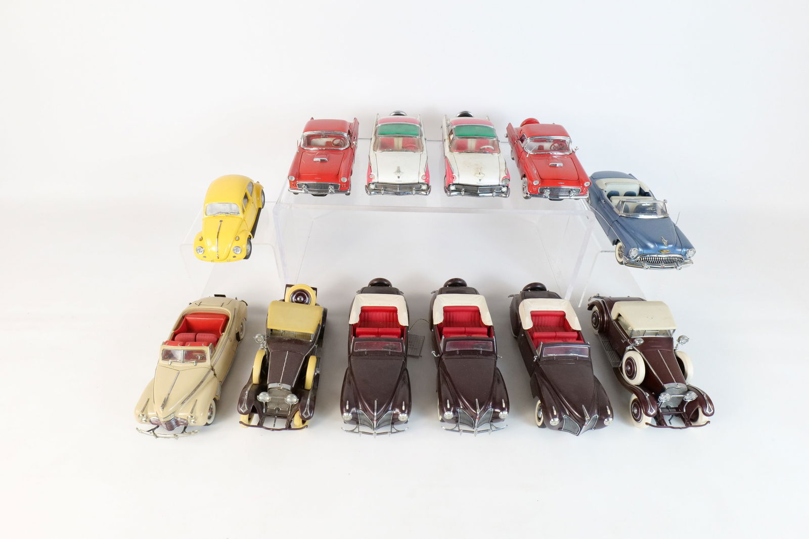 Lot of 12 Assorted 1:24 Scale Diecast Cars (1 of 19)