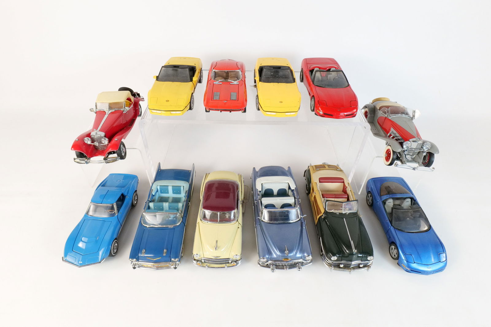Lot of 12 Assorted 1:24 Scale Diecast Cars (1 of 17)