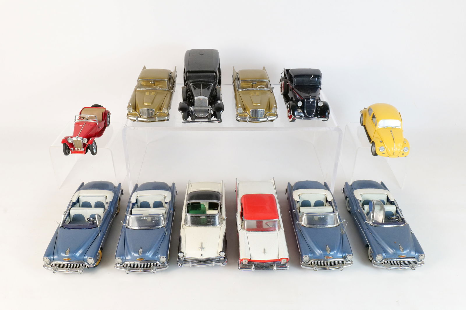 Lot of 12 Assorted 1:24 Scale Diecast Cars (1 of 17)