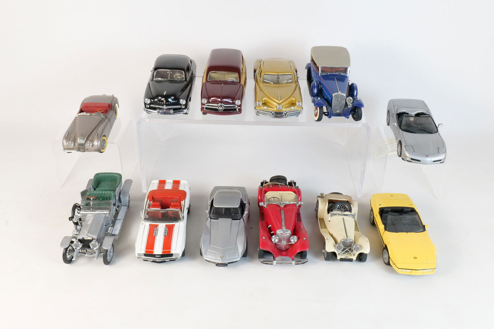 Lot of 12 Assorted 1:24 Scale Diecast Cars (1 of 17)