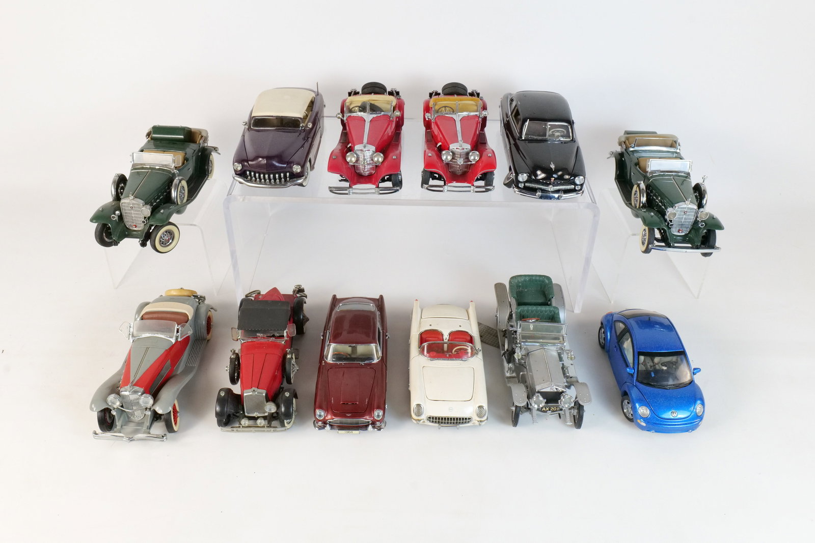 Lot of 12 Assorted 1:24 Scale Diecast Cars (1 of 17)