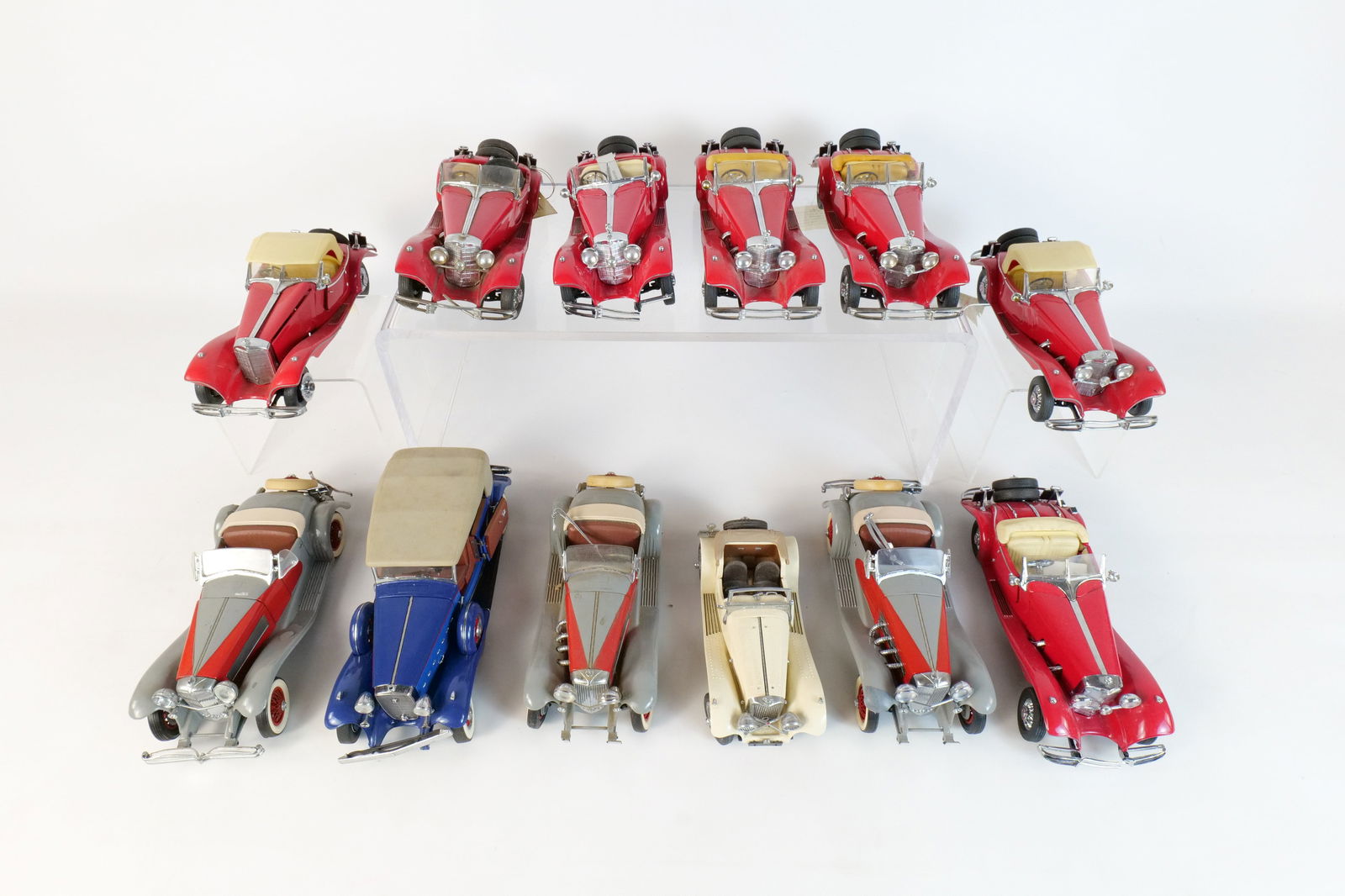 Lot of 12 Assorted 1:24 Scale Diecast Cars (1 of 17)