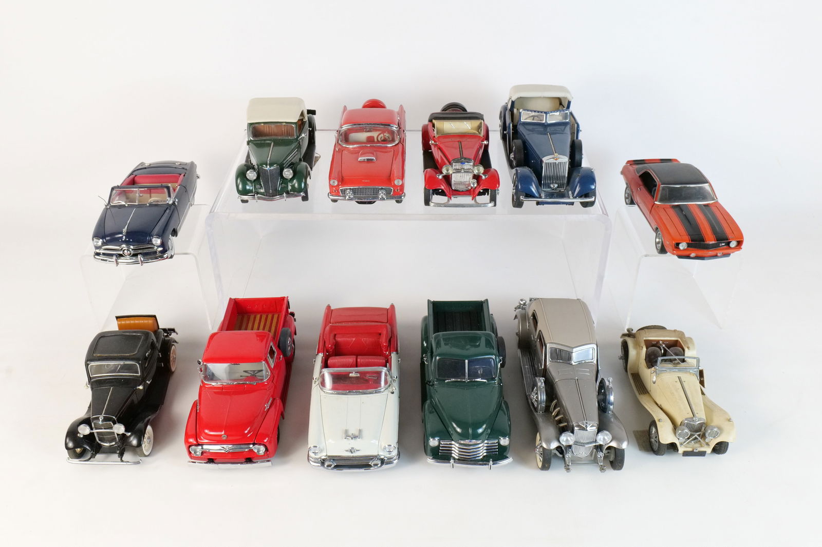 Lot of 12 Assorted 1:24 Scale Diecast Cars (1 of 17)