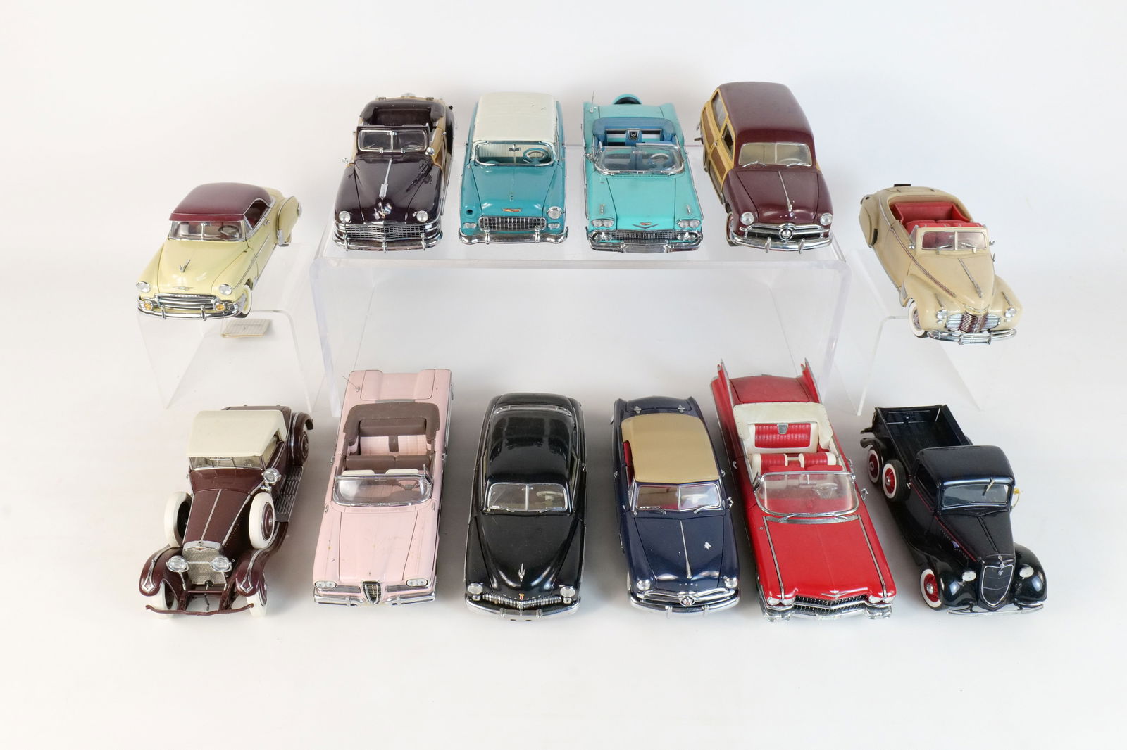 Lot of 12 Assorted 1:24 Scale Diecast Cars: Lot of 12 Assorted 1:24 Scale Diecast Cars. Mostly Franklin and Danbury Mint. Including 1925 Hispano-Suiza Kellner, 1949 Ford Convertible, 1949 Mercury Club Coupe, 1959 Chevy Impala, and More. Full Di