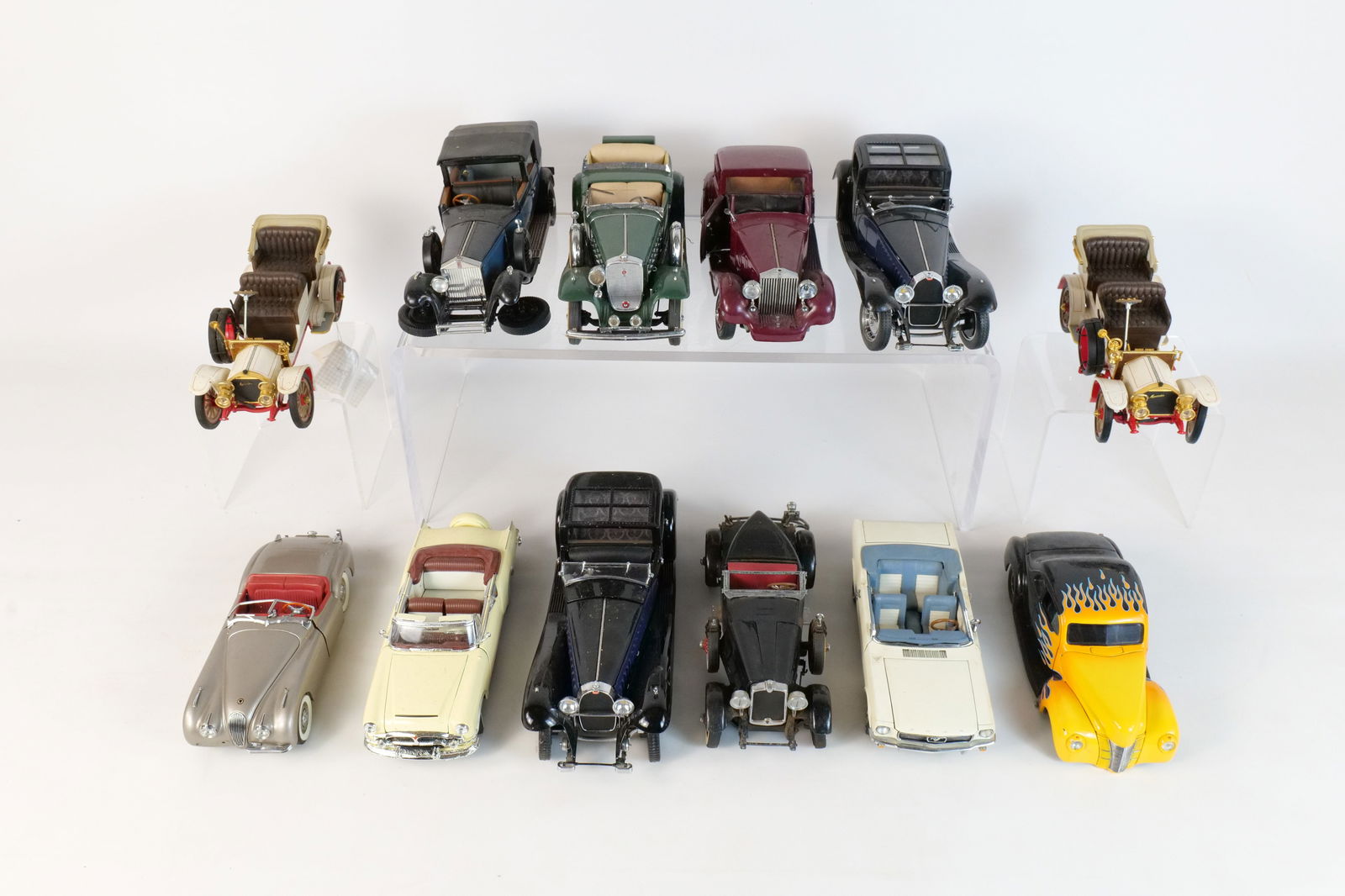 Lot of 12 Assorted 1:24 Scale Diecast Cars (1 of 17)