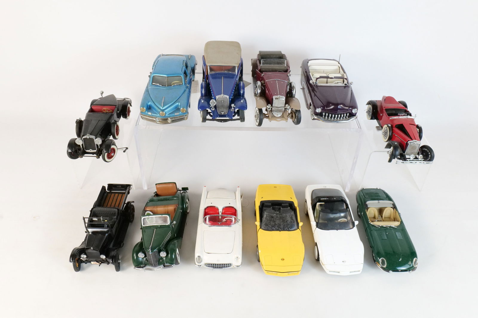 Lot of 12 Assorted 1:24 Scale Diecast Cars (1 of 17)
