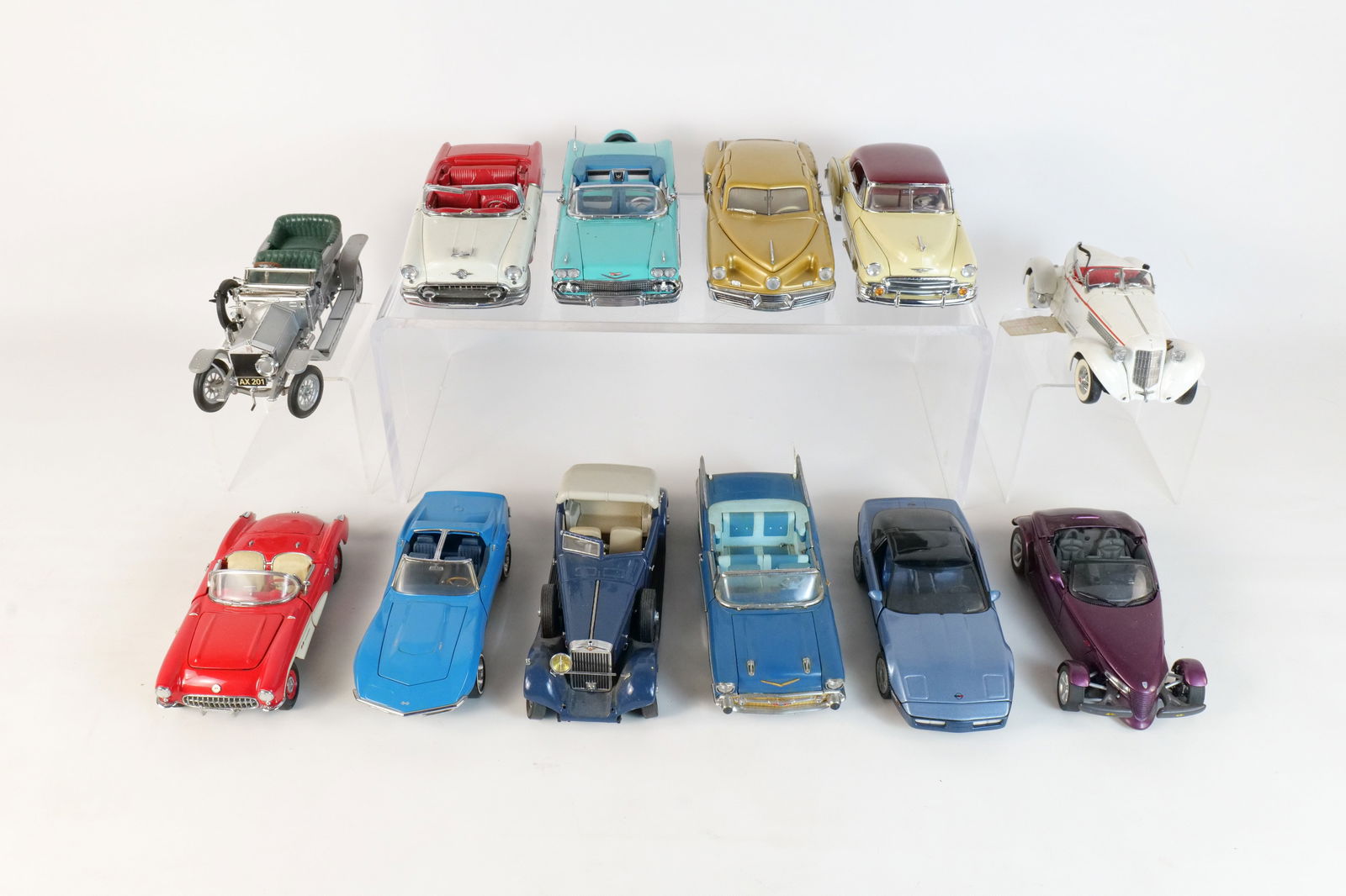 Lot of 12 Assorted 1:24 Scale Diecast Cars (1 of 16)