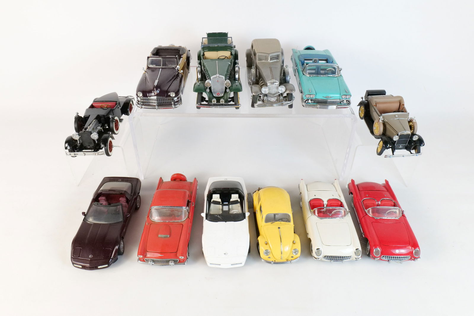 Lot of 12 Assorted 1:24 Scale Diecast Cars (1 of 18)