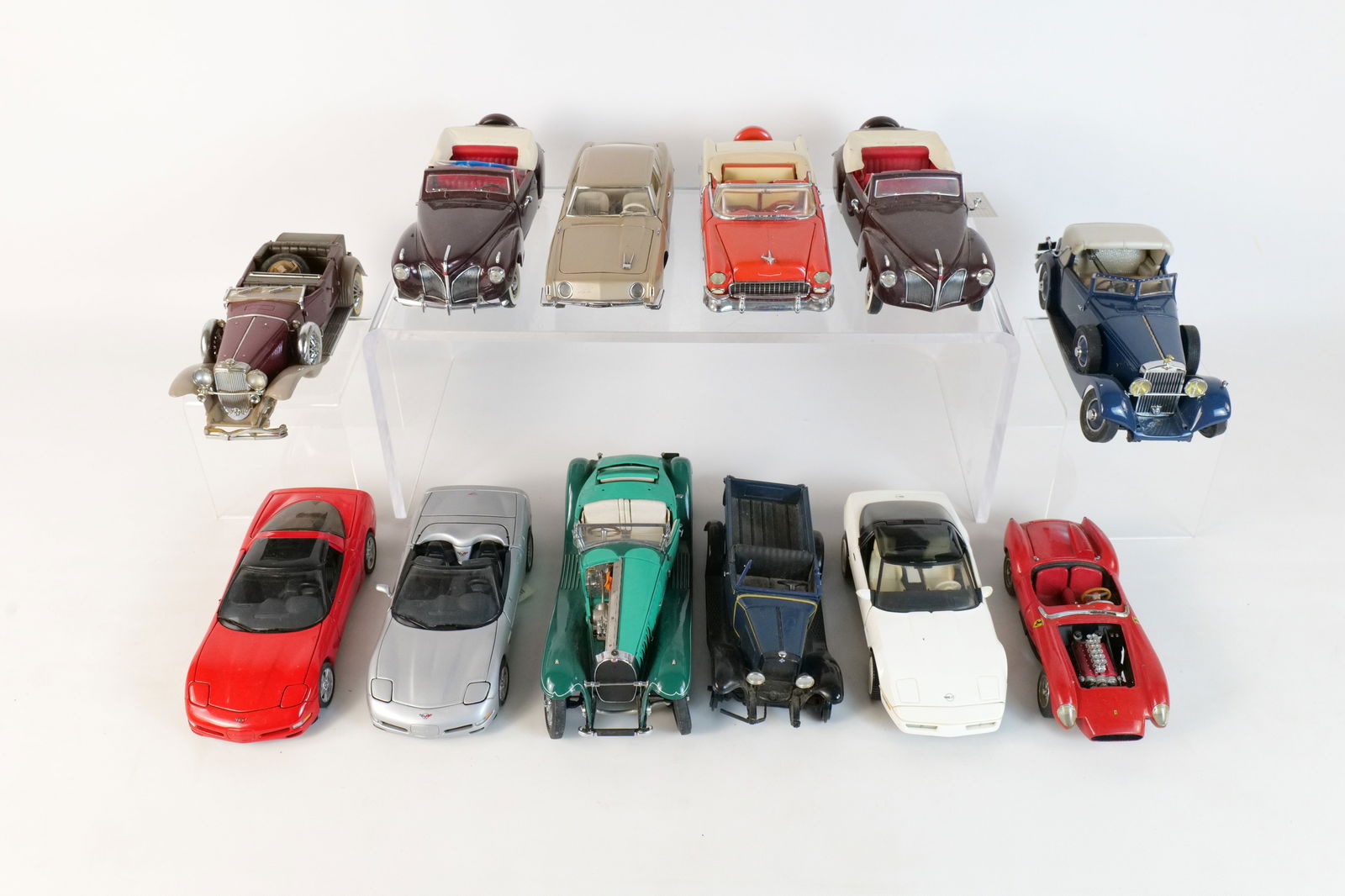 Lot of 12 Assorted 1:24 Scale Diecast Cars (1 of 16)