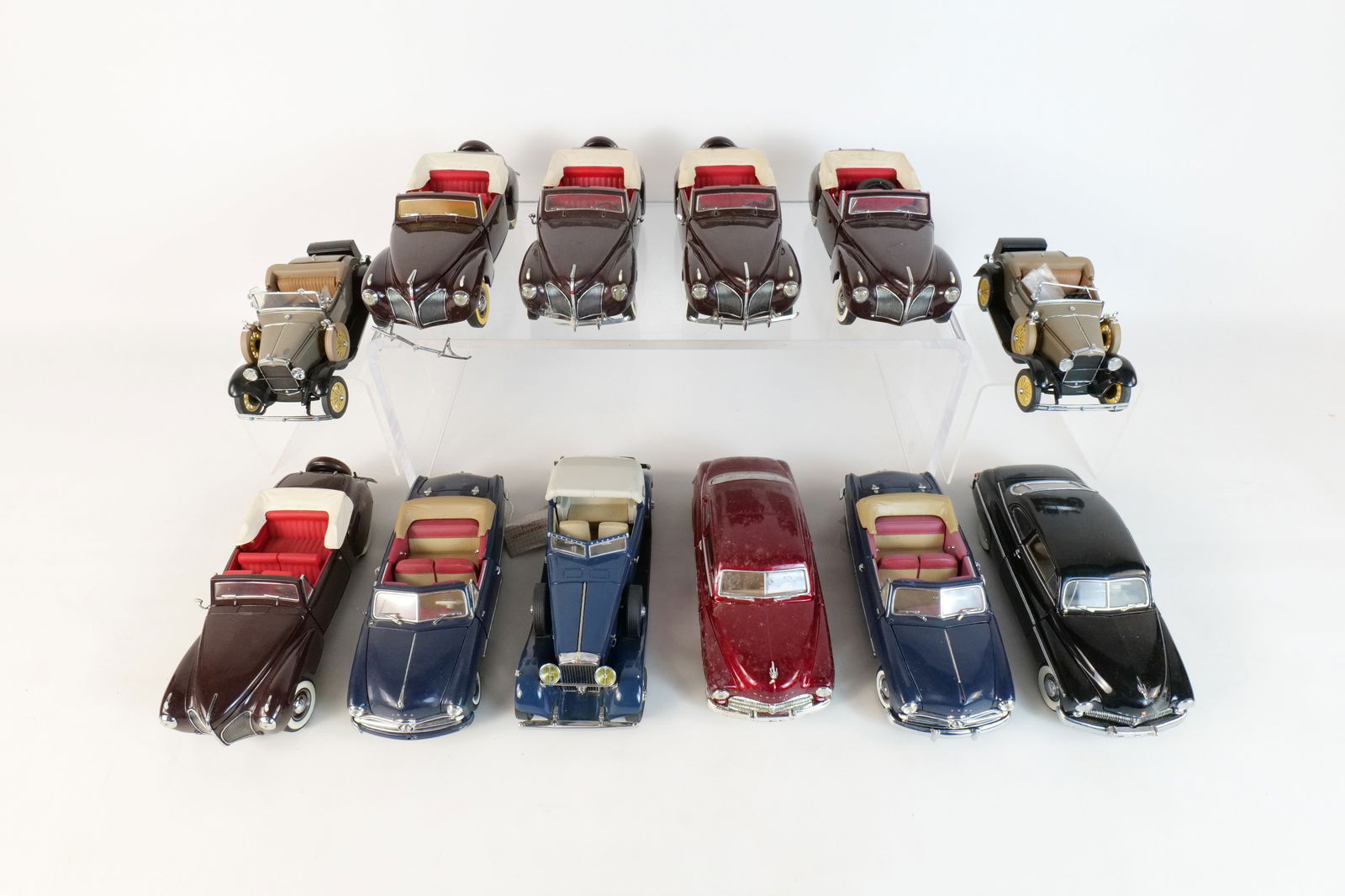 Lot of 12 Assorted 1:24 Scale Diecast Cars: Lot of 12 Assorted 1:24 Scale Diecast Cars. Mostly Franklin and Danbury Mint. Including 1941 Lincoln Continental Cabriolet, 1949 Ford Convertible, 1949 Mercury Club Coupe, 1931 Ford Model A and More.