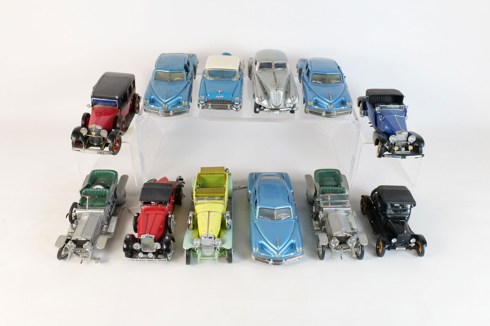 Lot of 12 Assorted 1:24 Scale Diecast Cars (1 of 17)